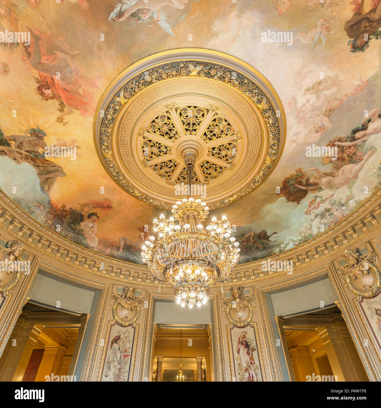 Parigi, Francia - 24 Ottobre 2014: Interno della Paris Opera Palais Garnier - Foto Stock