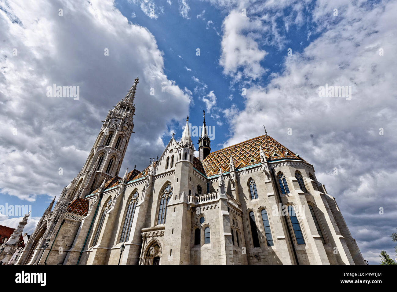 La Chiesa di San Mattia è situato nel cuore di Buda è il quartiere del Castello di Budapest, Ungheria. Foto Stock