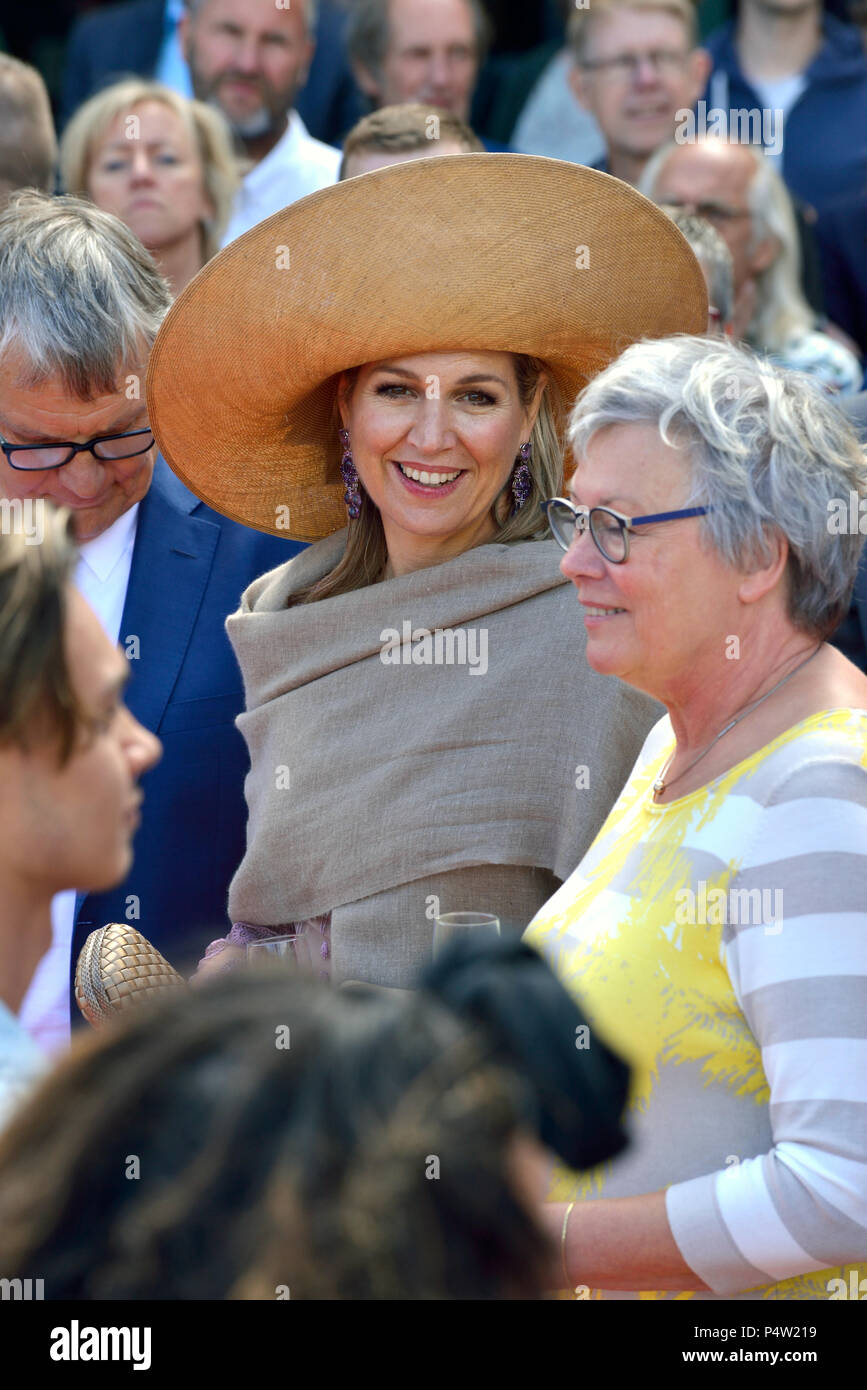 ENSCHEDE, Paesi Bassi - 21 giugno 2018: Regina Maxima dai Paesi Bassi durante la riapertura di una vecchia fabbrica denominato " La Fabbrica delle prestazioni". Foto Stock