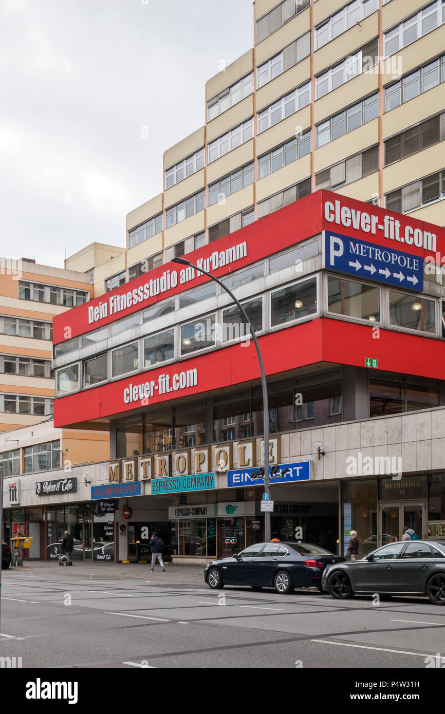 Berlino, Germania, metropoli di passaggio su Joachimstaler Strasse in Berlin-Charlottenburg Foto Stock