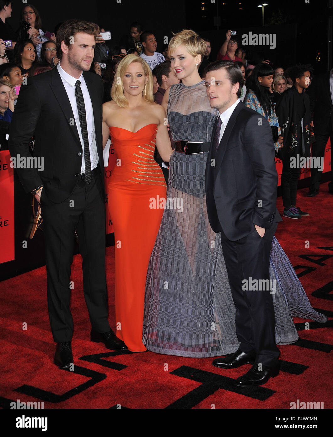 Liam Hemsworth, Elizabeth banche, Jennifer Lawrence , Josh Hucherson arrivando alla fame giochi- Incendio Premiere presso il Nokia Theatre di Los Angeles.Liam Hemsworth, Elizabeth banche, Jennifer Lawrence , Josh Hucherson 257 evento nella vita di Hollywood - California, tappeto rosso Evento, STATI UNITI D'AMERICA, industria cinematografica, celebrità, fotografia, Bestof, arte cultura e intrattenimento, Topix celebrità moda, migliori della vita di Hollywood, evento nella vita di Hollywood - California, moquette rossa e dietro le quinte, movie celebrità, personaggi televisivi, musica celebrità, Topix, attori da lo stesso film e cast co star t Foto Stock