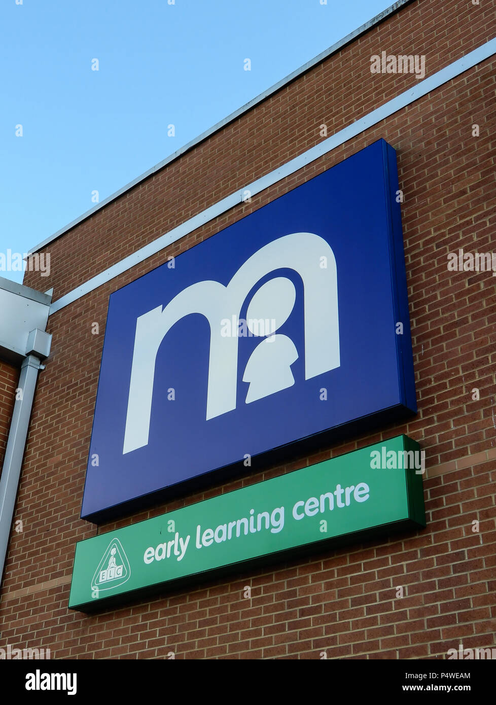 Reading, Regno Unito - 21 Giugno 2018: I Mothercare e Early Learning Centre segni alla stazione Shopping Park Foto Stock