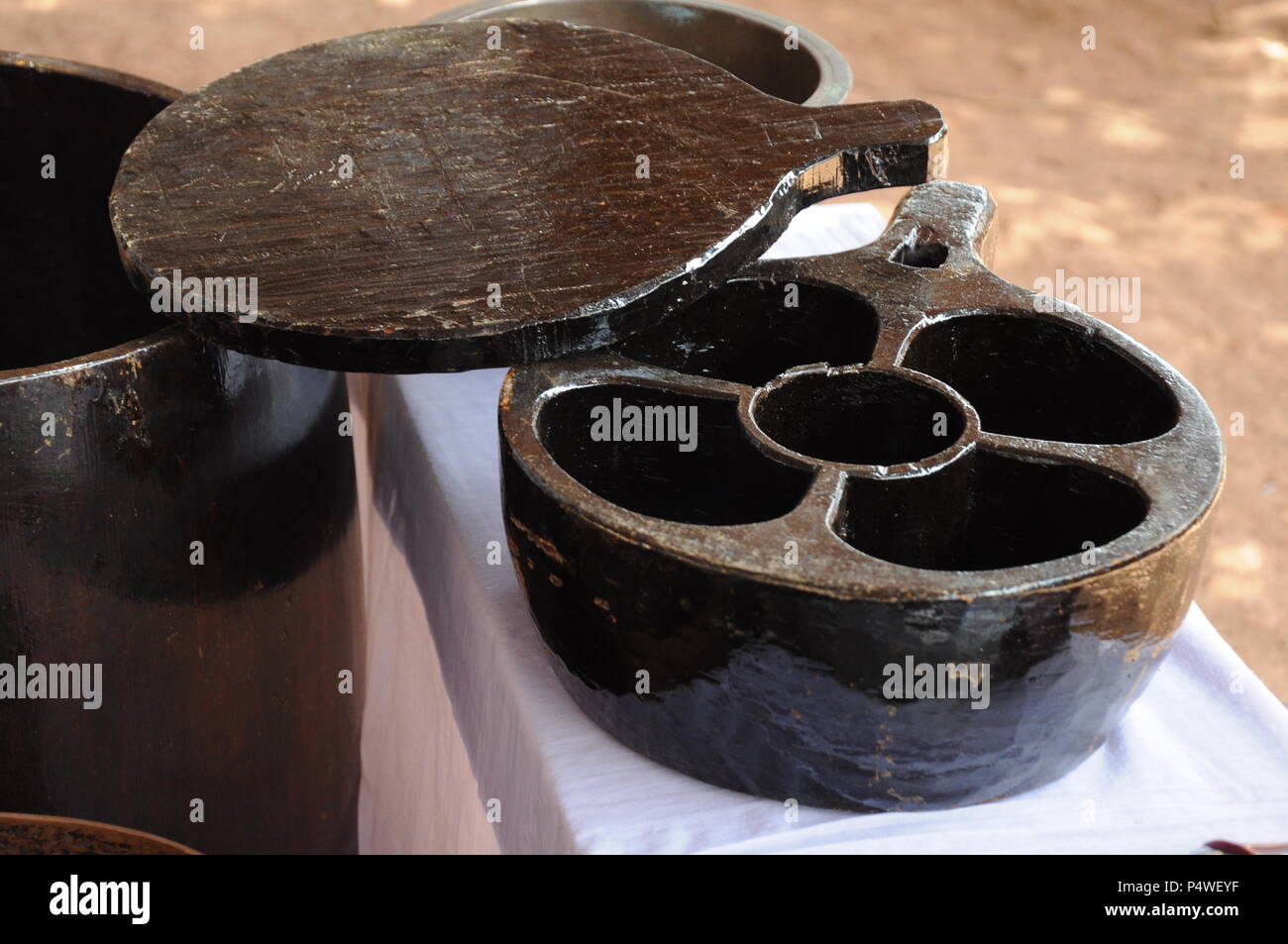 Tradizionale in legno che serve cibo ciotola Foto Stock