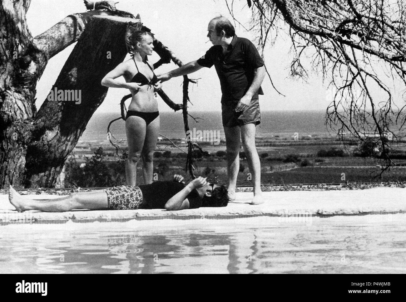 Pellicola originale titolo: LA PISCINE. Titolo inglese: piscina, i. Regista: Jacques Deray. Anno: 1969. Stelle: Alain Delon; Romy Schneider; Jacques Deray. Credito: S.N.C/TRITONE / Album Foto Stock