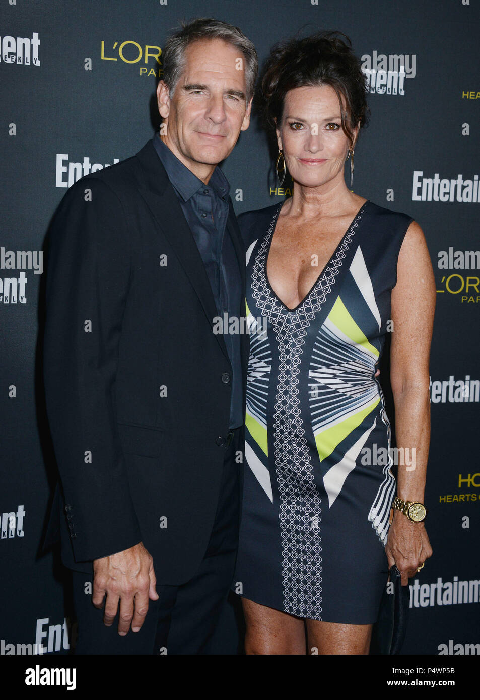 Scott Bakula e moglie a EW Entertainment Pre Emmy Party 2014 al Fig & Olive Club di Los Angeles.Scott Bakula e moglie ------------- Red Carpet Event, verticale, STATI UNITI D'AMERICA, industria cinematografica, celebrità, fotografia, Bestof, arte cultura e intrattenimento, Topix celebrità moda / Verticale, meglio di, evento nella vita di Hollywood - California, moquette rossa e dietro le quinte, USA, industria cinematografica, celebrità, movie celebrità, personaggi televisivi, musica celebrità, fotografia, Bestof, arte cultura e intrattenimento, Topix, verticale, famiglia da dall'anno , 2014, inchiesta tsuni@Gamma-USA.com marito Foto Stock