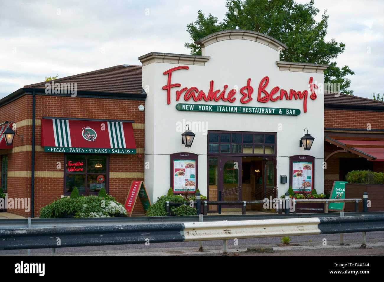 Esterno del Frankie e Benny's restaurant in Bedford Regno Unito Foto Stock