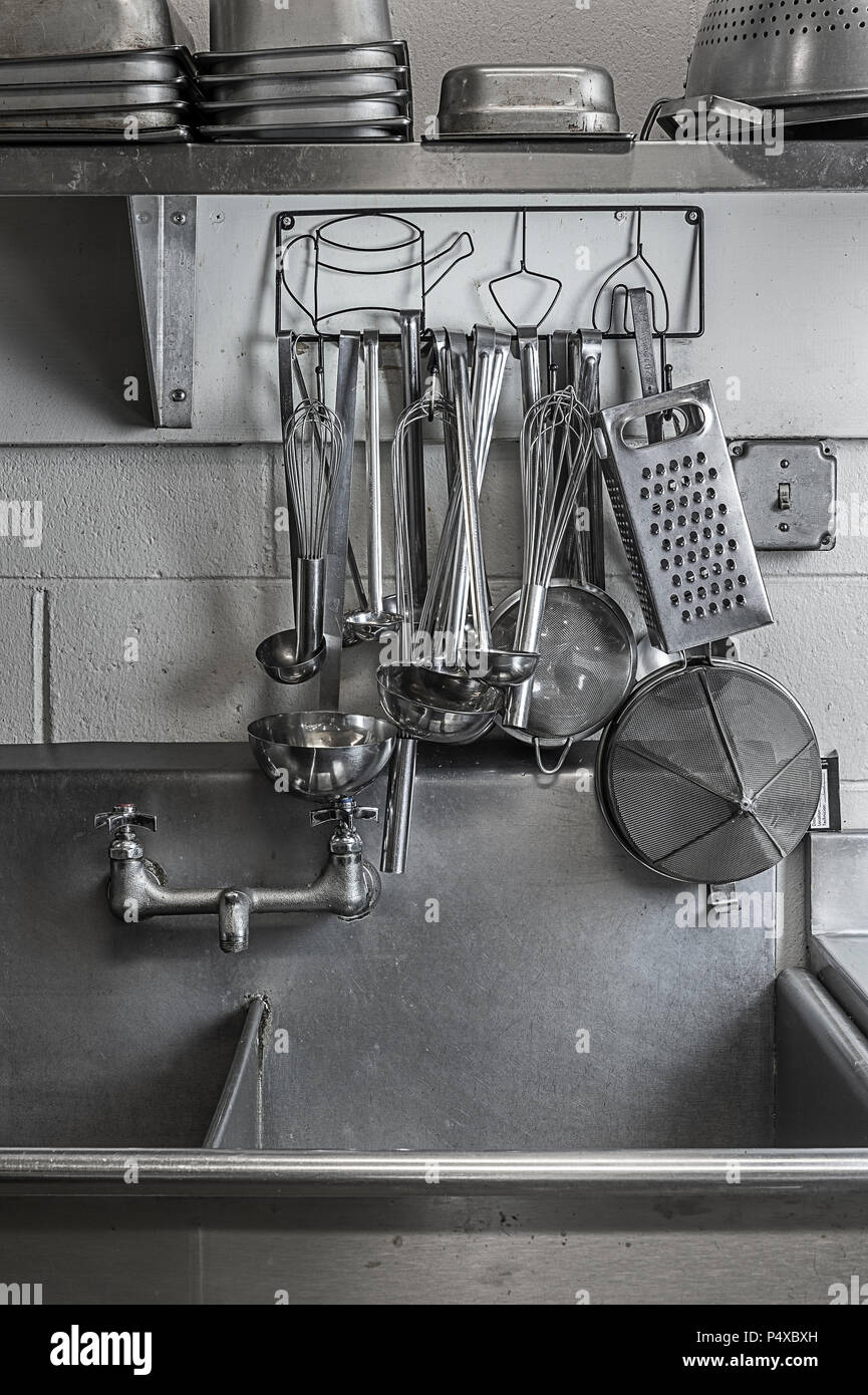 Ristorante Cucina commerciale in Acciaio Inox utensili da cucina Foto stock  - Alamy