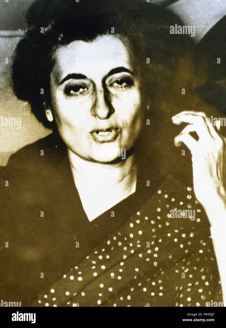 Indira Gandhi (1917-1984). Uomo politico indiano e il leader del Congresso nazionale indiano. Lei era il terzo Primo Ministro della Repubblica dell' India per tre mandati consecutivi dal 1966 al 1977 e per un quarto termine dal 1980 fino al suo assassinio nel 1984. Foto Stock