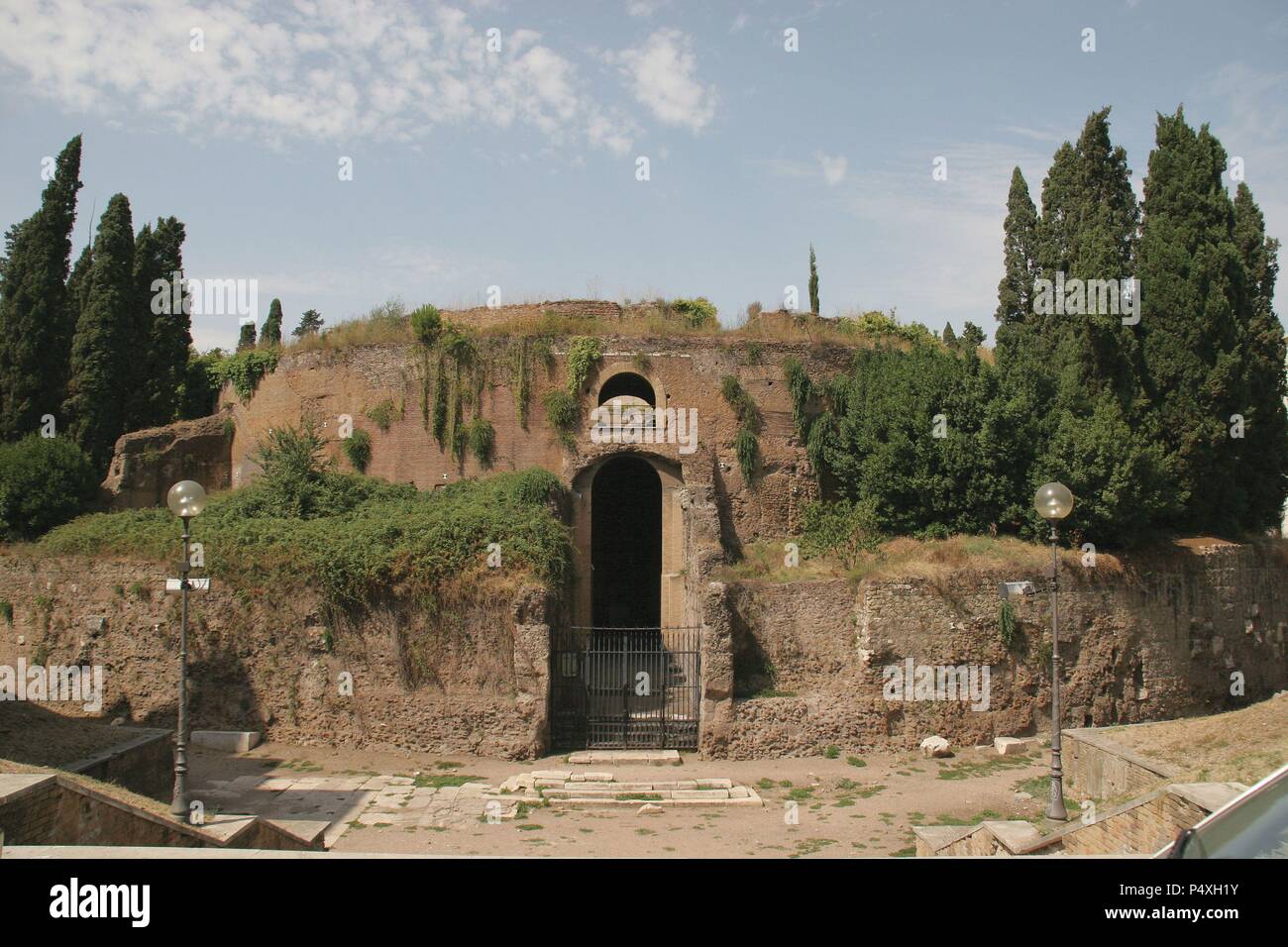Arte romana. Il Mausoleo di Augusto. Tomba costruita dall'imperatore romano Augusto nel 28 A.C. sul Campo Marzio. Roma. Itay. L'Europa. Foto Stock