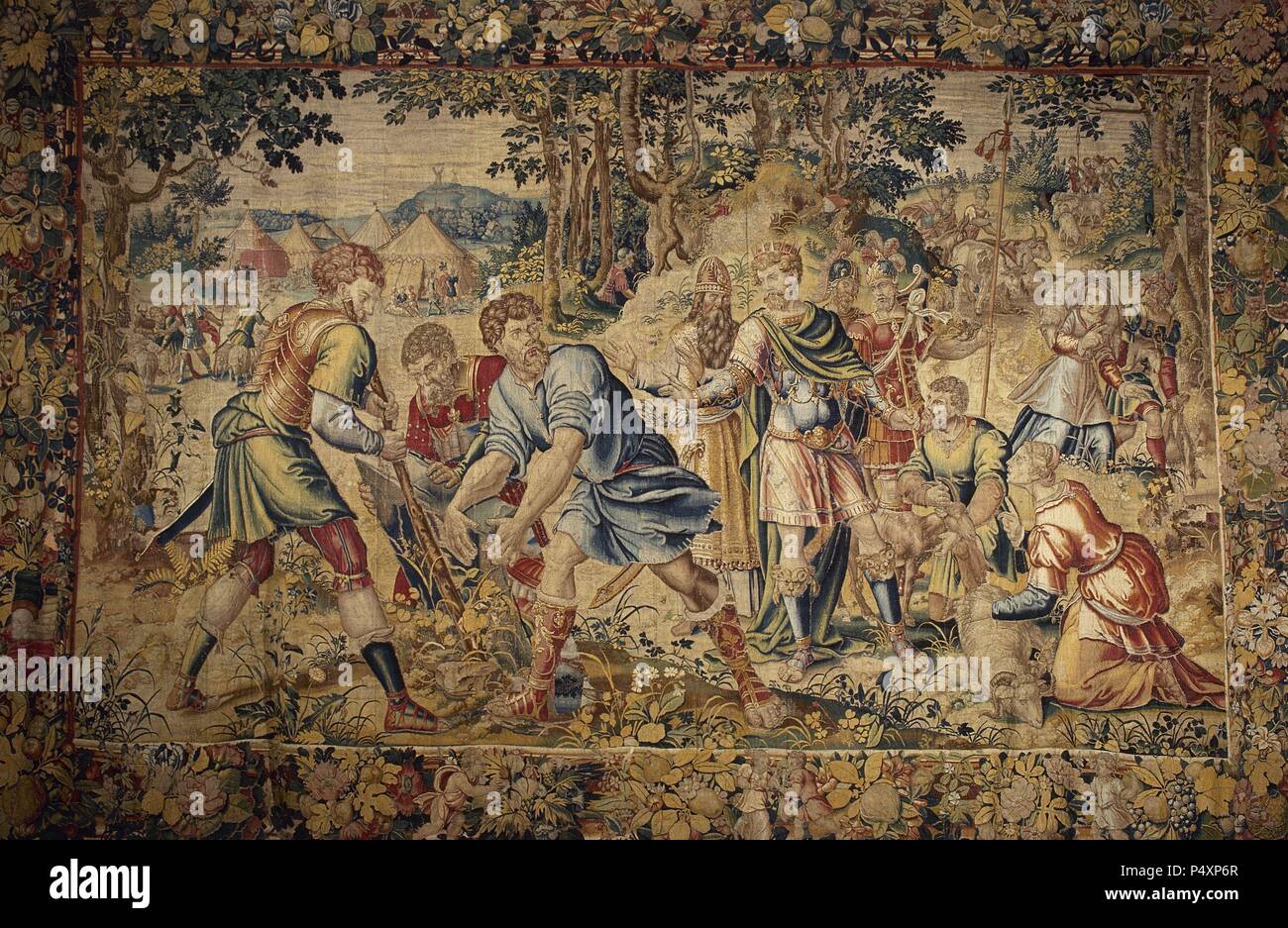 HISTORIA DEL ANTIGUO testamento. SAUL. Il Primer rey de Israele (h. -1020). Pertenecía a la tribu de Benjamín y fue ungido por Samuele. TAPIZ donde se rappresentanouna onu capítulo de la vida de Saul. Museo Diocesano. A Cuenca. Castilla-La Mancha. España. Foto Stock