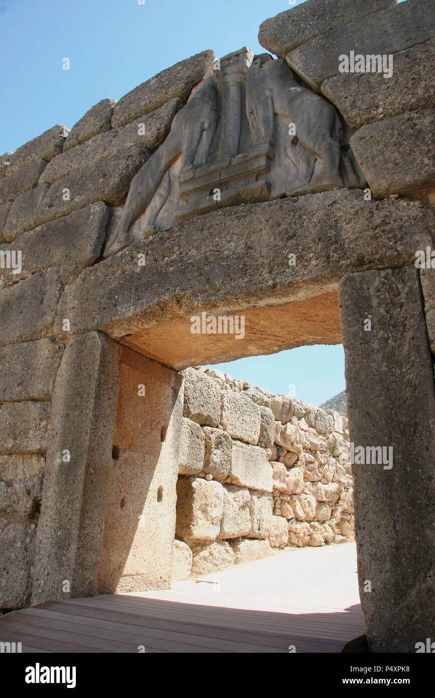 Arte micenea La Porta del Leone di Mycenes fortezza. Argos. Peloponneso. La Grecia. L'Europa. Foto Stock