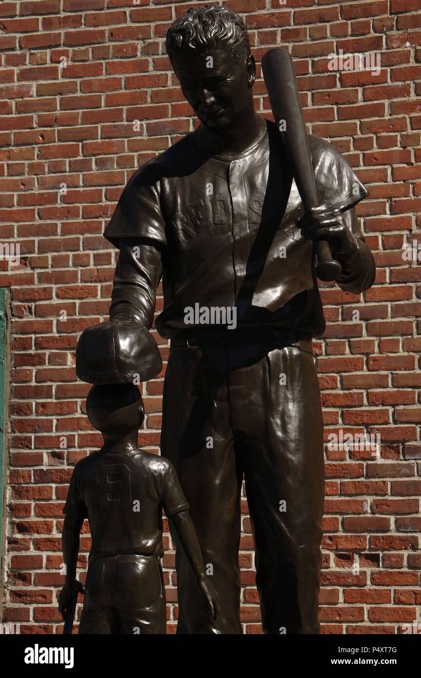 Teodoro Samuel "Ted Williams" (1918- 2002). Soprannominato 'il capretto". American giocatore professionale di baseball e manager. Monumento. Boston. Massachusetts. Stati Uniti. Foto Stock