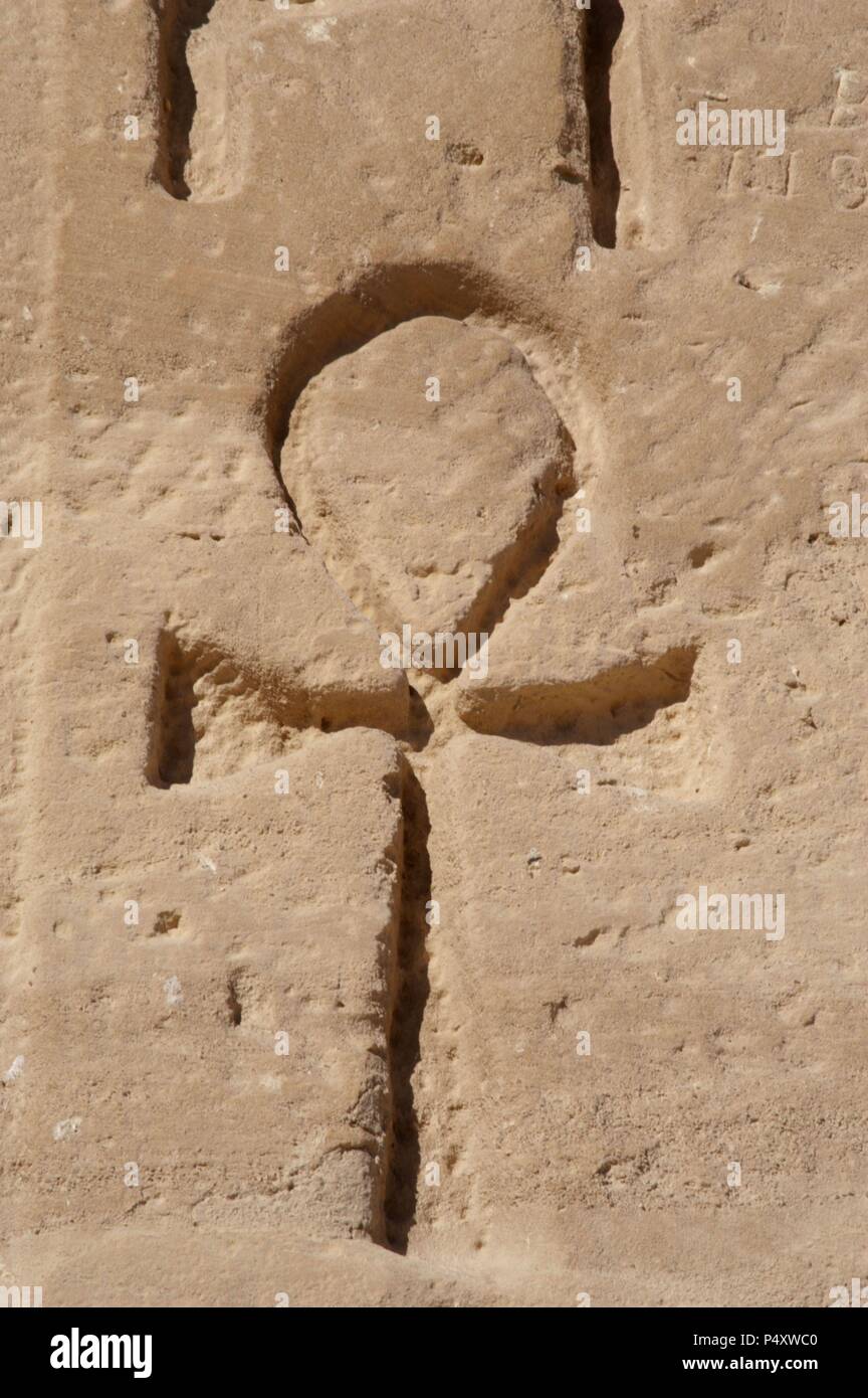 Ankh o la chiave della vita. Sollievo. Grande Tempio. Abu Simbel. L'Egitto. Foto Stock