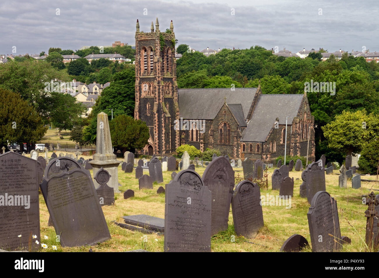 St David's Church, Bangor, Galles, fu costruito nel 1837-1839. È considerato un raro esempio di una classica chiesa design (l'unico della contea). Foto Stock