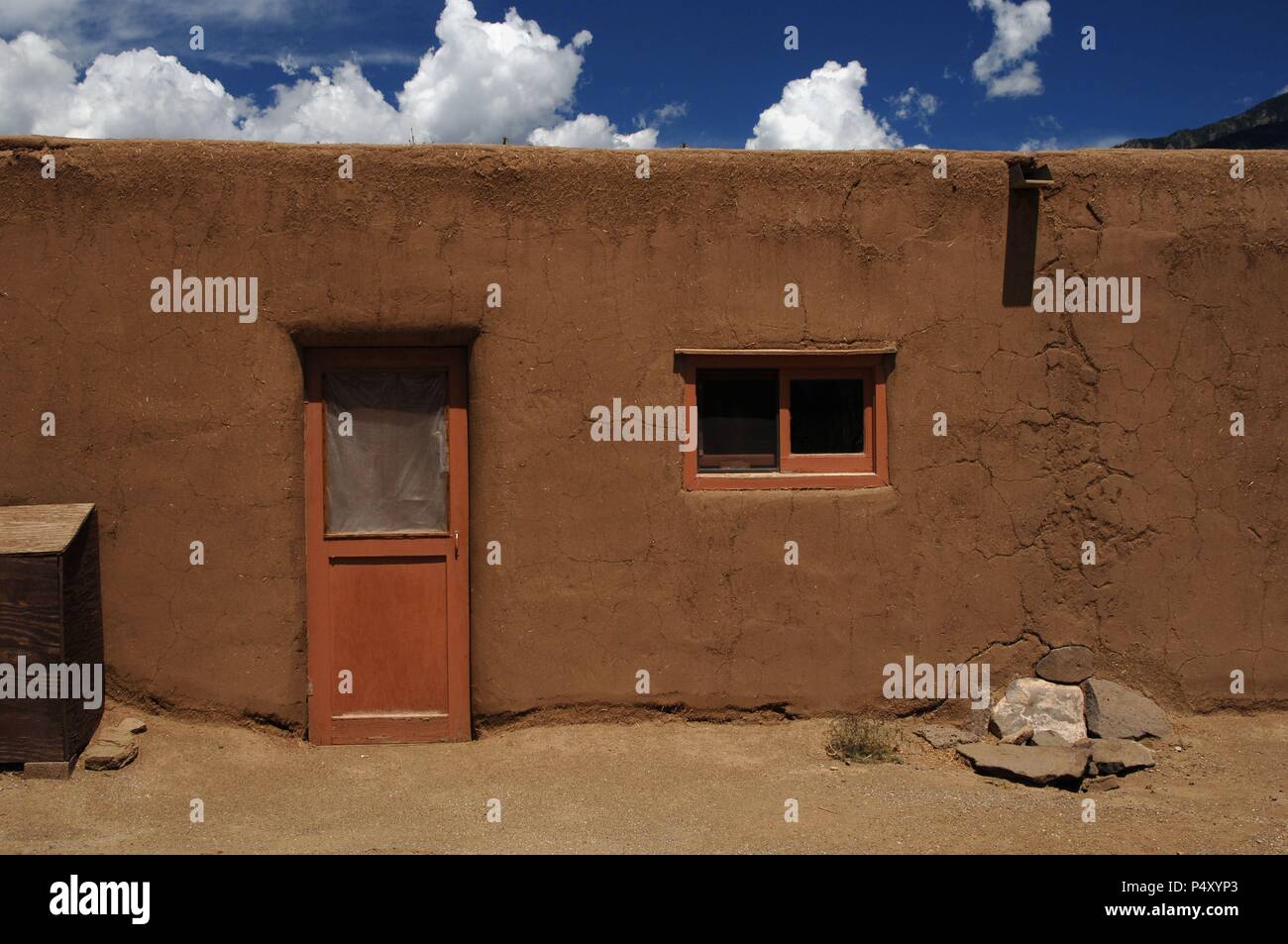 Stati Uniti. Taos Pueblo. Abitata da indiani Tiwa del Pueblo tribù. UNESCO - Sito Patrimonio dell'umanità. Edificio di Adobe. Stato del New Mexico. Foto Stock