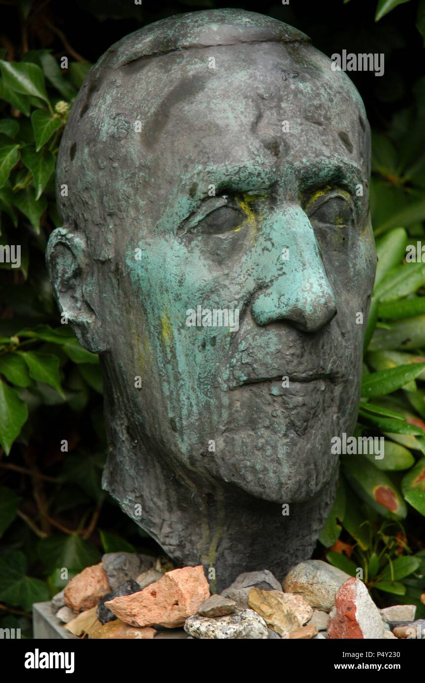 Heinrich Mann (1871-1950). Il romanziere tedesco. Tomba di Heinrich Uomo nel cimitero di Dorotheenstadtischen Friedhof. Berlino, Germania. Foto Stock