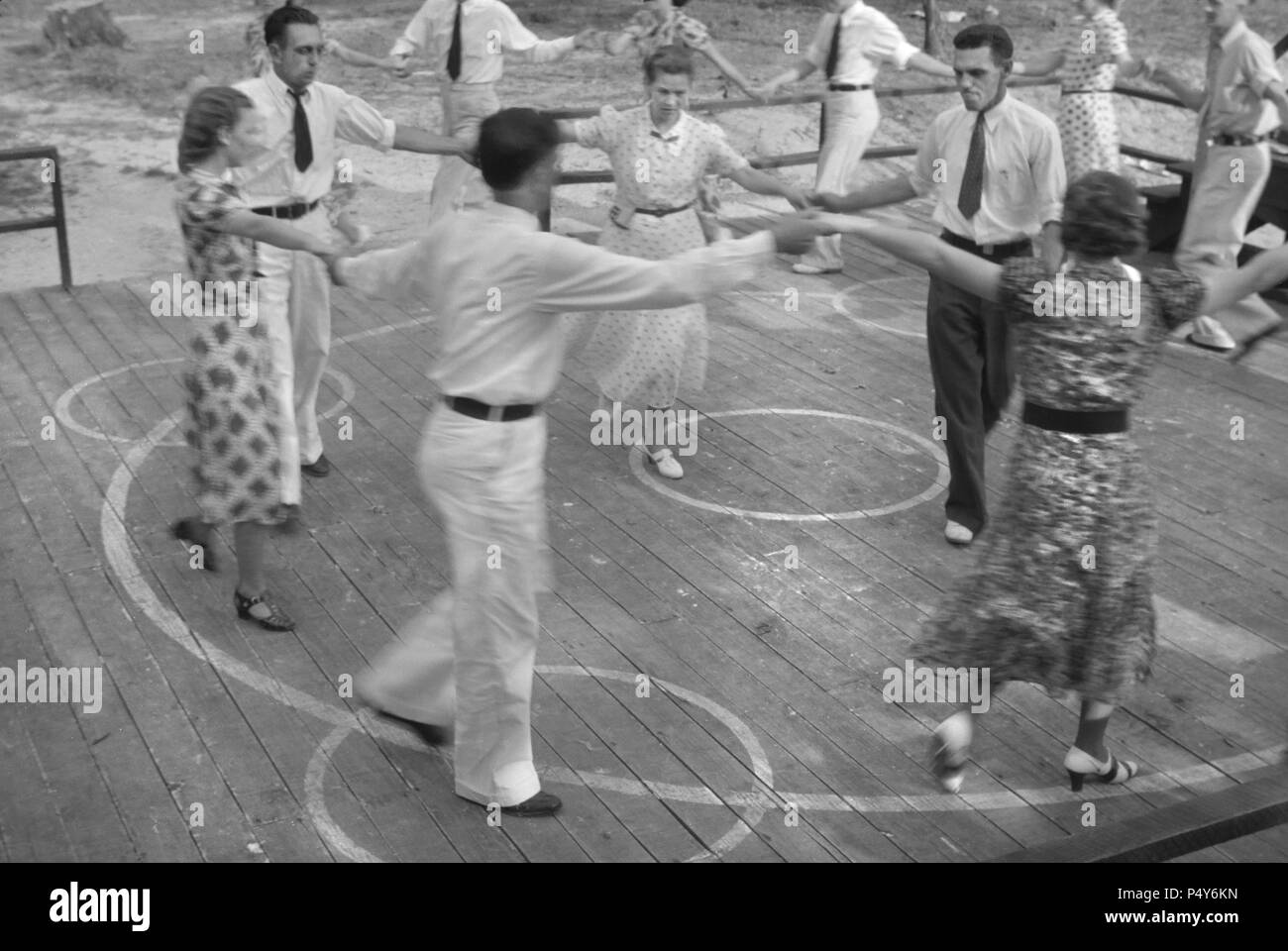 Square Dance, Skyline Fattorie, Alabama, STATI UNITI D'AMERICA, Ben Shahn, U.S. Amministrazione di reinsediamento, 1937 Foto Stock