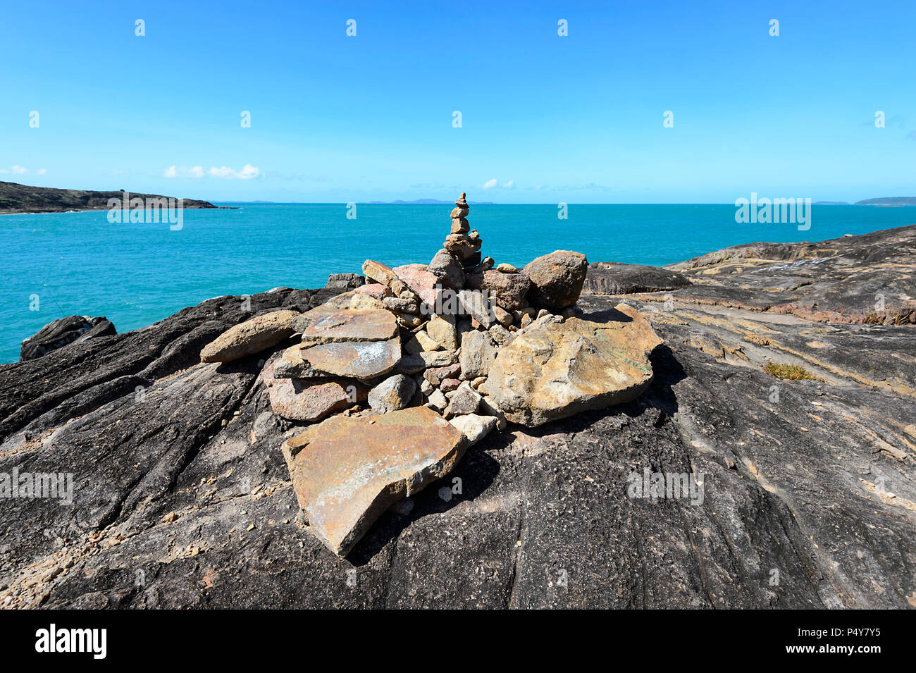 Cairn costruito in Australia il punto più settentrionale, punta di Capo York, Cape York Peninsula, estremo Nord Queensland, FNQ, QLD, Australia Foto Stock
