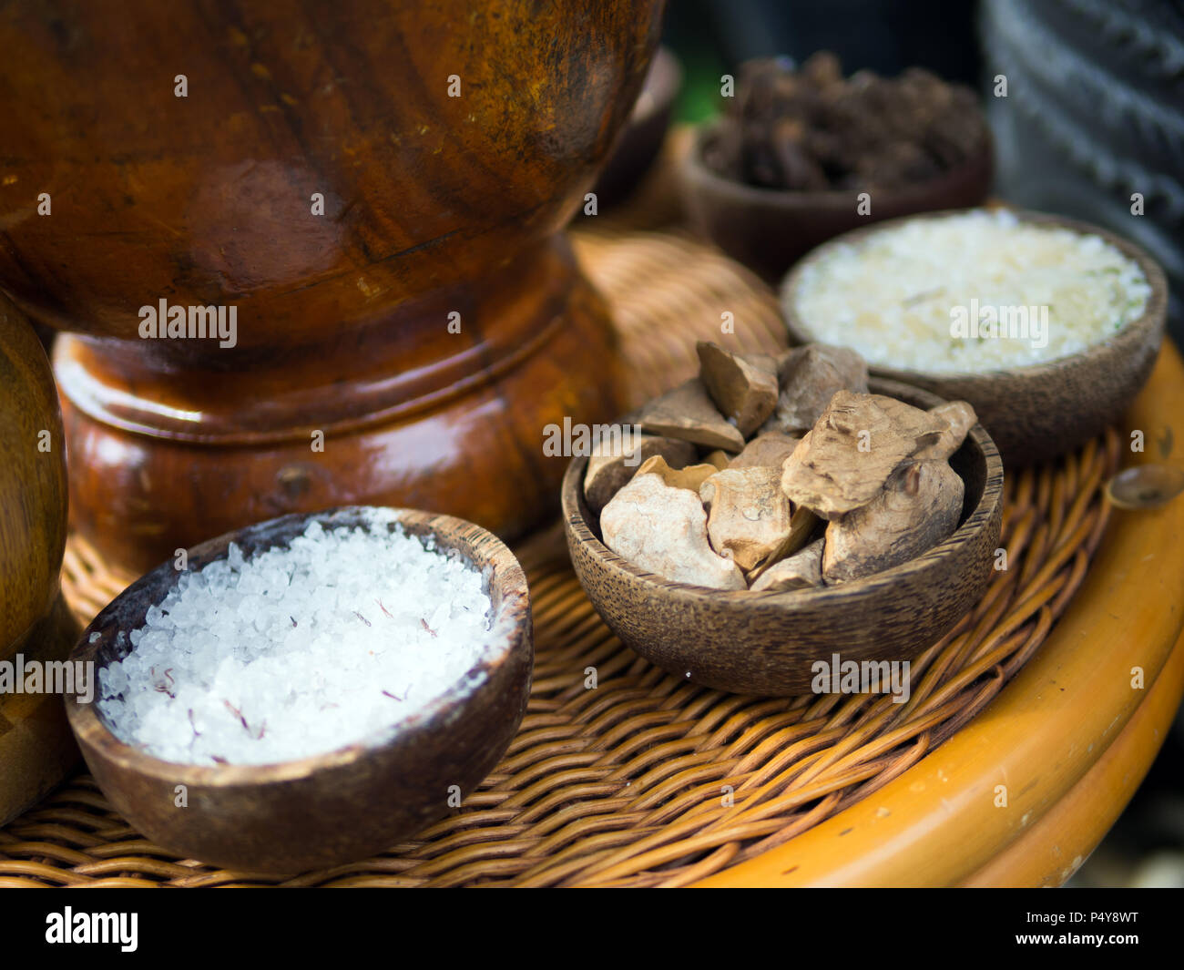 Tradizionali Spezie Indonesiane utilizzate in Jamu trattamenti spa. Foto Stock