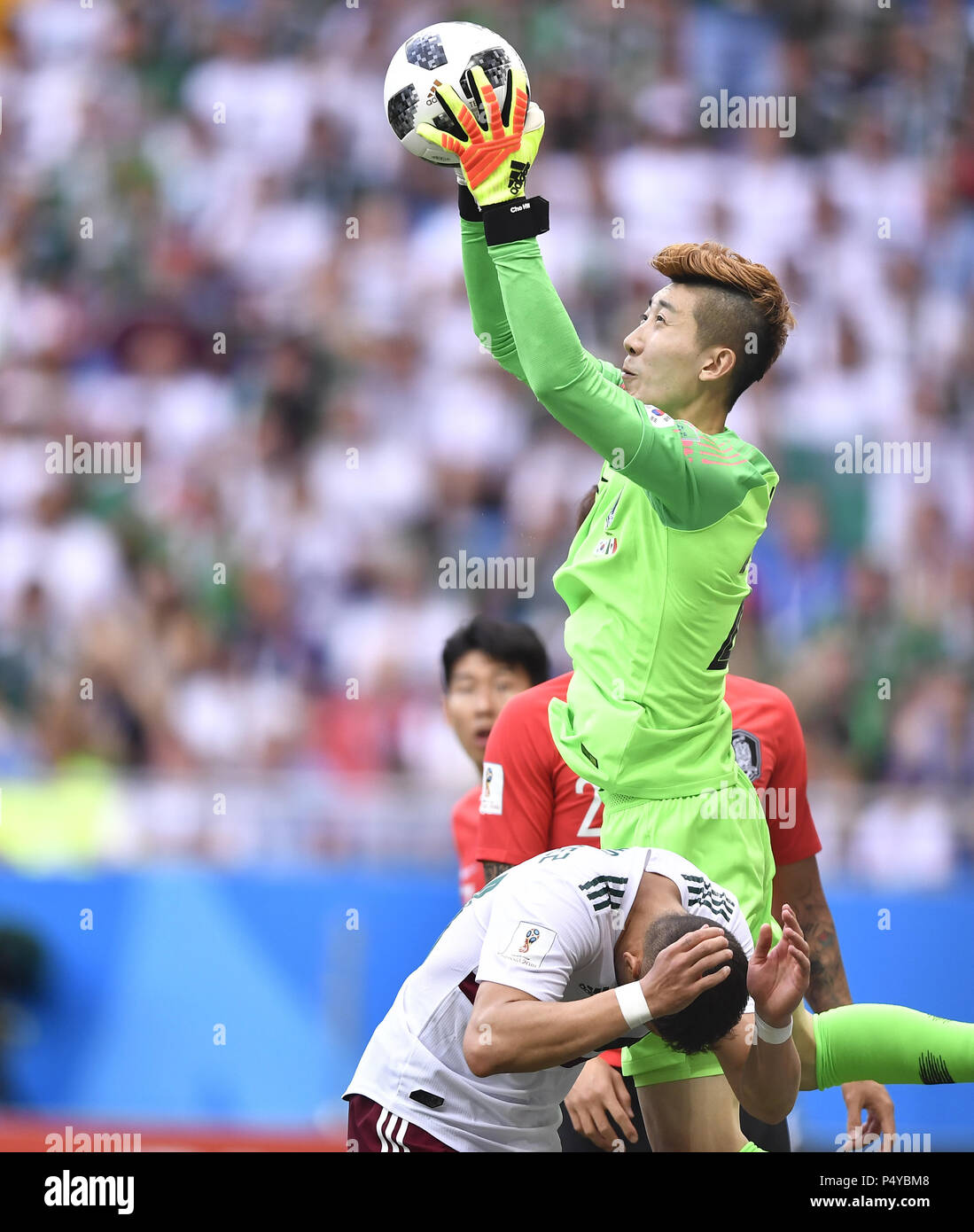 South korea goalkeeper immagini e fotografie stock ad alta risoluzione -  Alamy