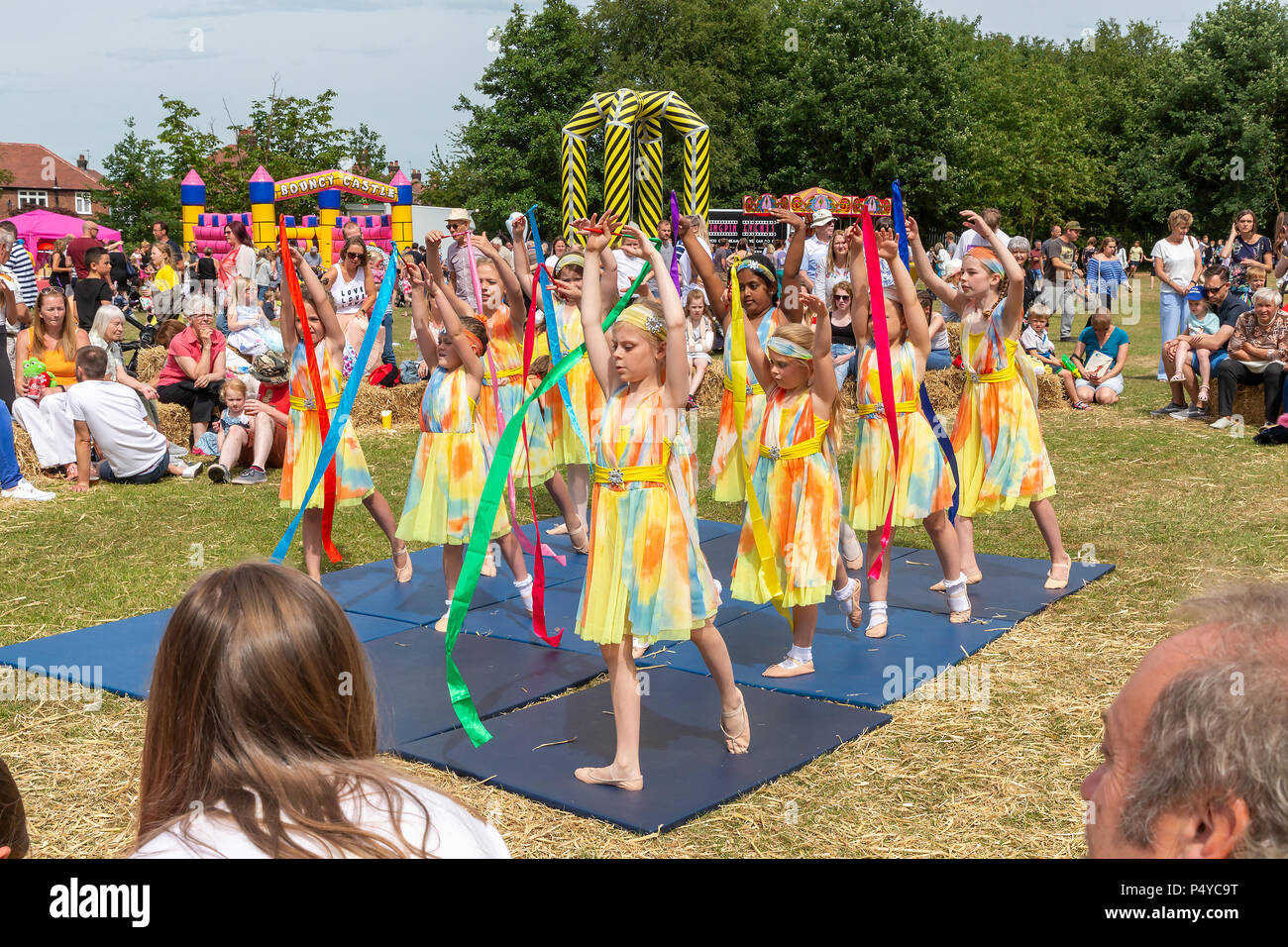 Cheshire, Regno Unito. Il 23 giugno 2018. 23 Giugno 2018 - Il tempo era caldo e soleggiato per Grappenhall camminare giorno, Cheshire, Inghilterra, UK Credit: John Hopkins/Alamy Live News Foto Stock