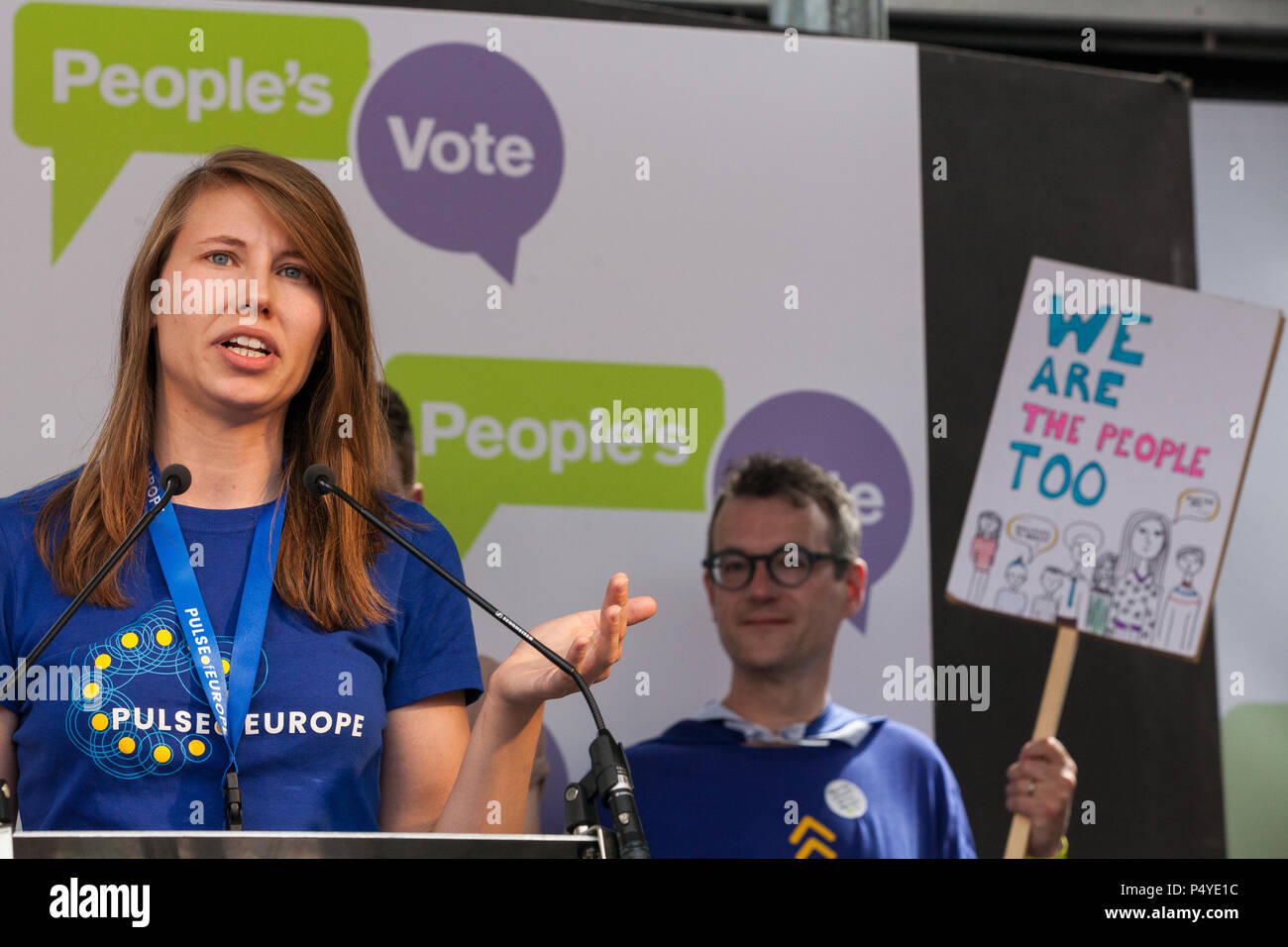 Londra, Regno Unito. Il 23 giugno 2018. Bettina Wolff di impulso di indirizzi in Europa decine di migliaia di persone in rappresentanza di una coalizione di pro-gruppi UE partecipando ad un rally in piazza del Parlamento per il secondo anniversario del voto referendario a chiamare per un voto popolare' su qualsiasi trattativa Brexit proposto dal governo per gestire le sue future relazioni con l'Unione europea. Credito: Mark Kerrison/Alamy Live News Foto Stock