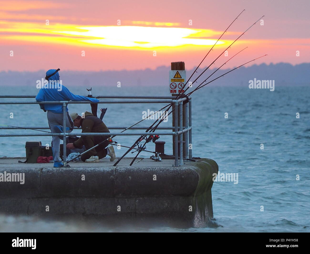 Sheerness, Kent, Regno Unito. Il 23 giugno, 2018. Regno Unito Meteo: il tramonto a Sheerness, Kent. Credito: James Bell/Alamy Live News Foto Stock