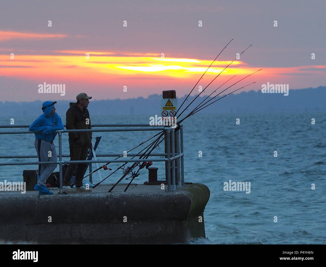 Sheerness, Kent, Regno Unito. Il 23 giugno, 2018. Regno Unito Meteo: il tramonto a Sheerness, Kent. Credito: James Bell/Alamy Live News Foto Stock