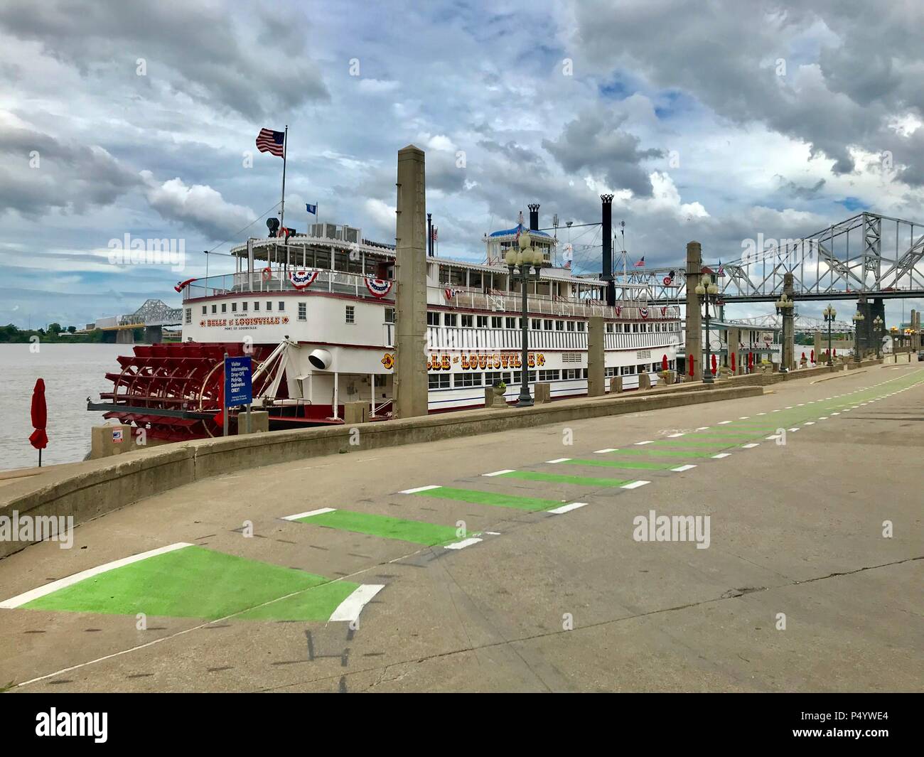 Belle of Louisville Steamboat sul Fiume Ohio Foto Stock