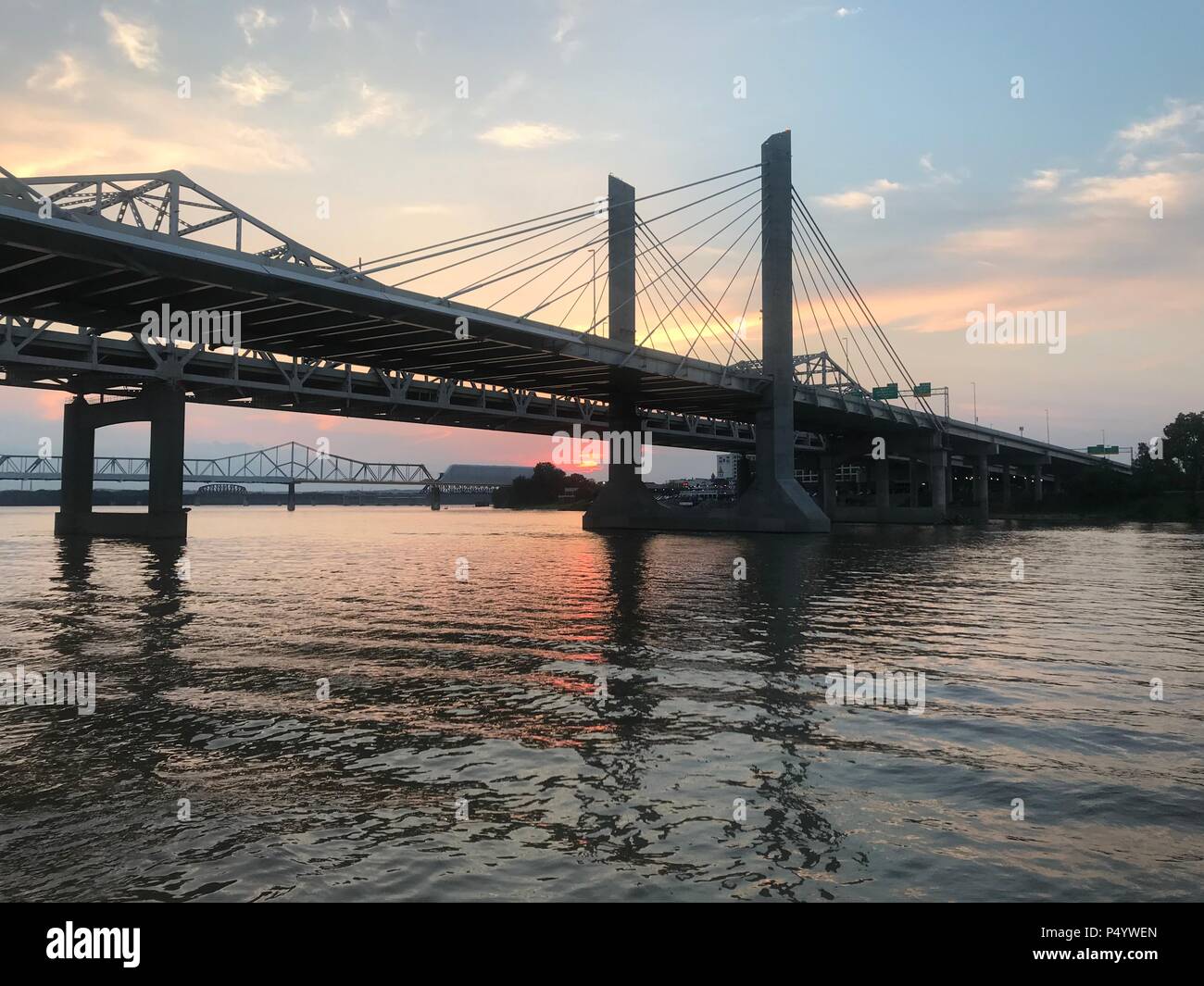 Ponte dal fiume Ohio centro di Louisville KY Foto Stock