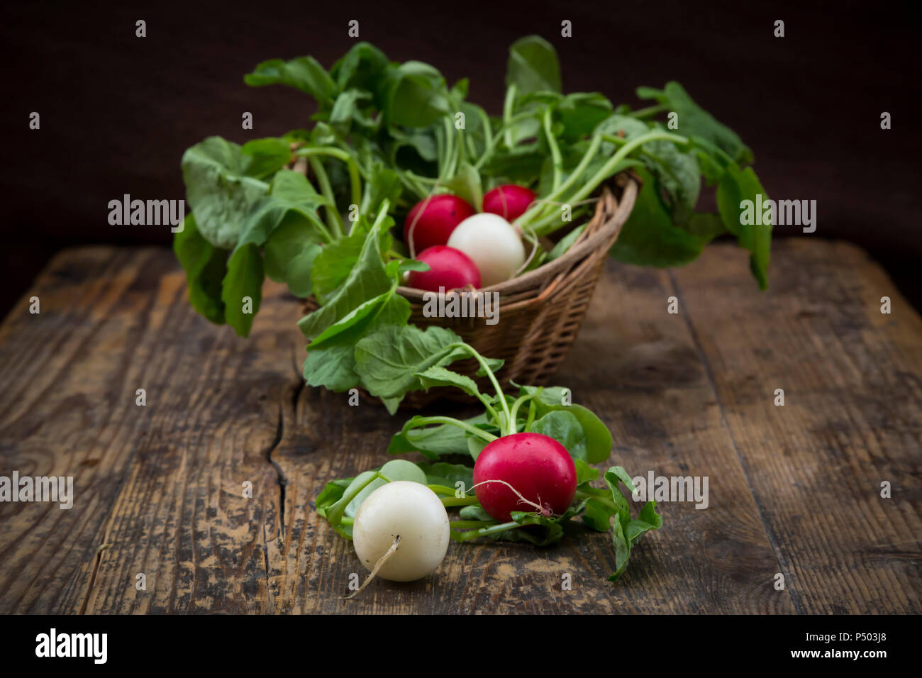 Rosso e il radicchio bianco nel carrello Foto Stock