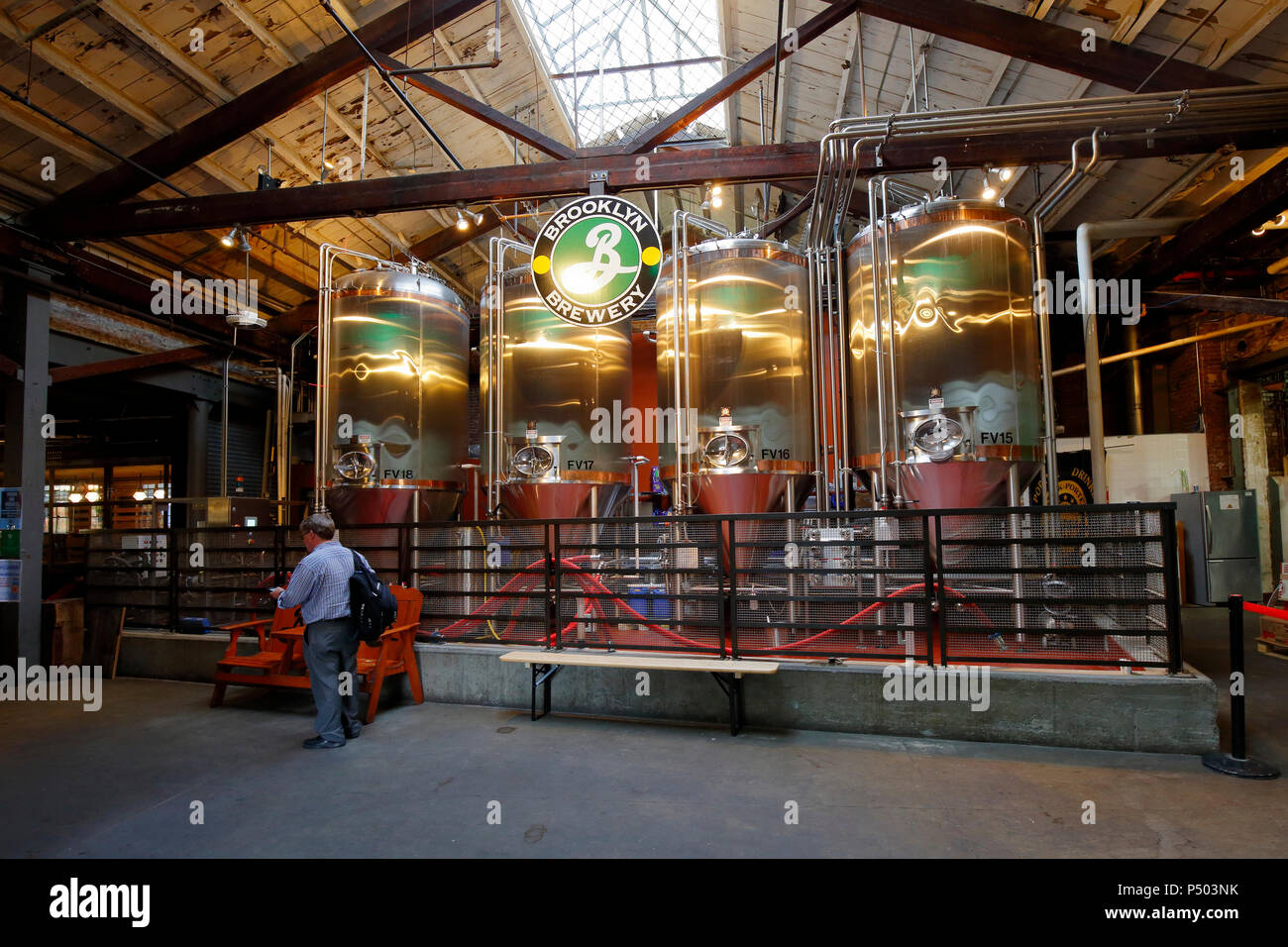 Brooklyn Brewery, 79 N 11th St, Brooklyn, New York. Interno di una fabbrica di birra nel quartiere di Williamsburg. Foto Stock