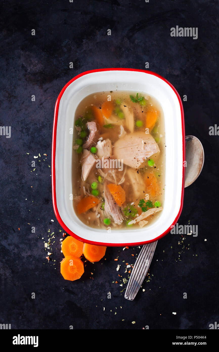 Ciotola di zuppa di pollo Foto Stock