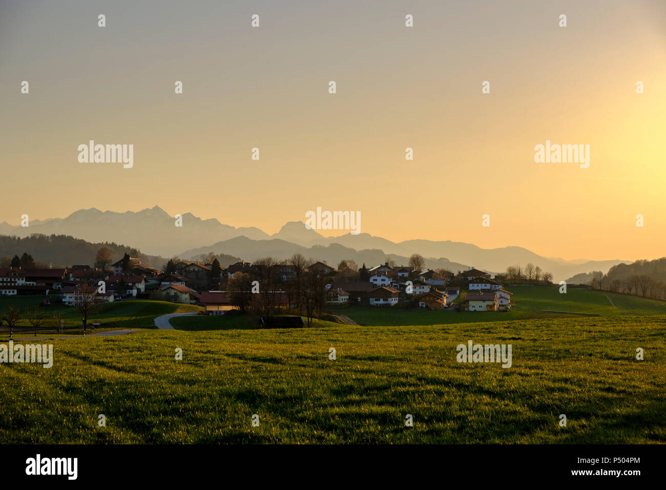 In Germania, in Baviera, Chiemgau, Alpi Leiten al tramonto Foto Stock