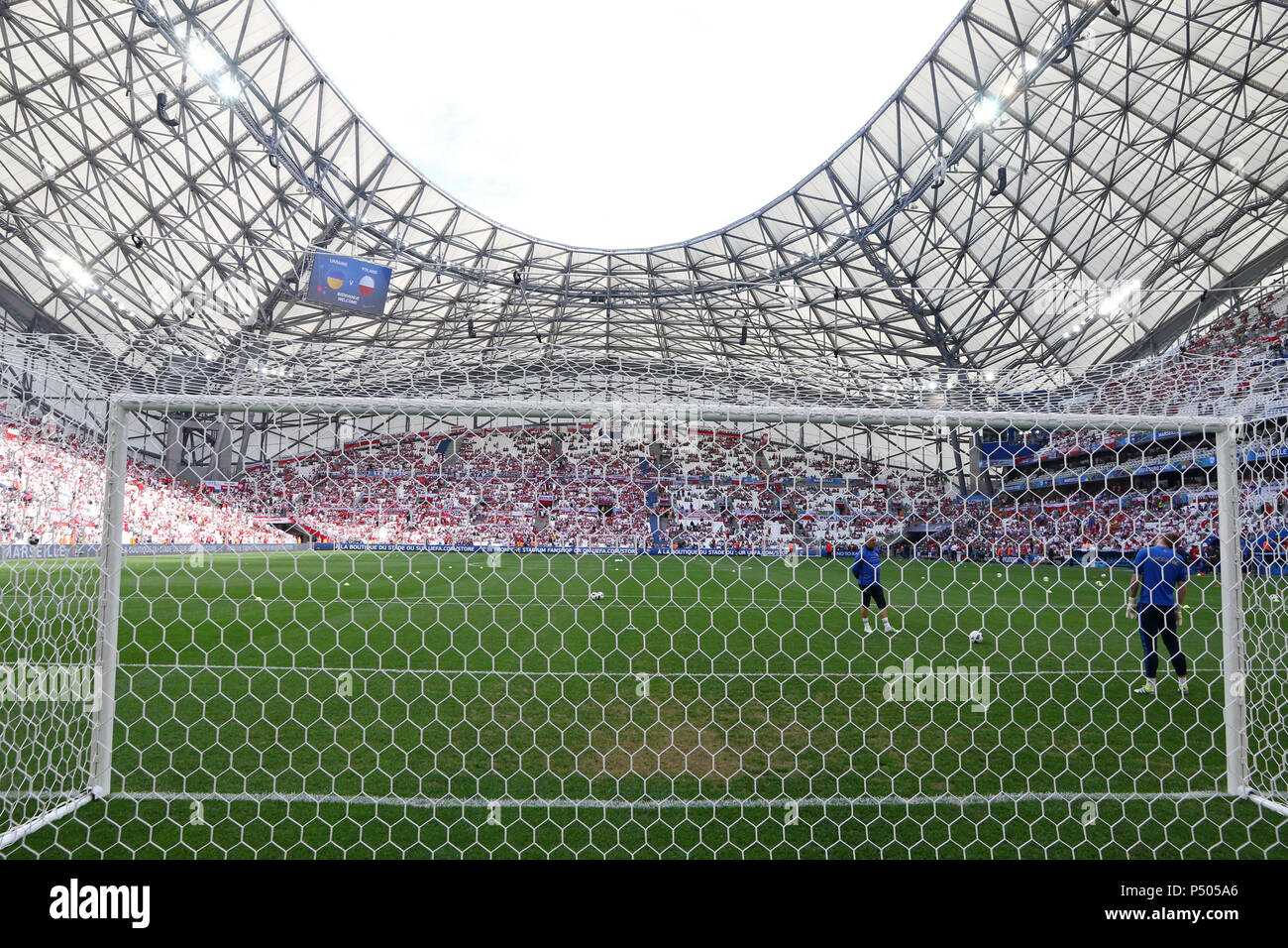 MARSEILLE, Francia - 21 giugno 2016: Obiettivo porte del Stade Velodrome stadium durante UEFA EURO 2016 gioco Ucraina v Polonia Foto Stock