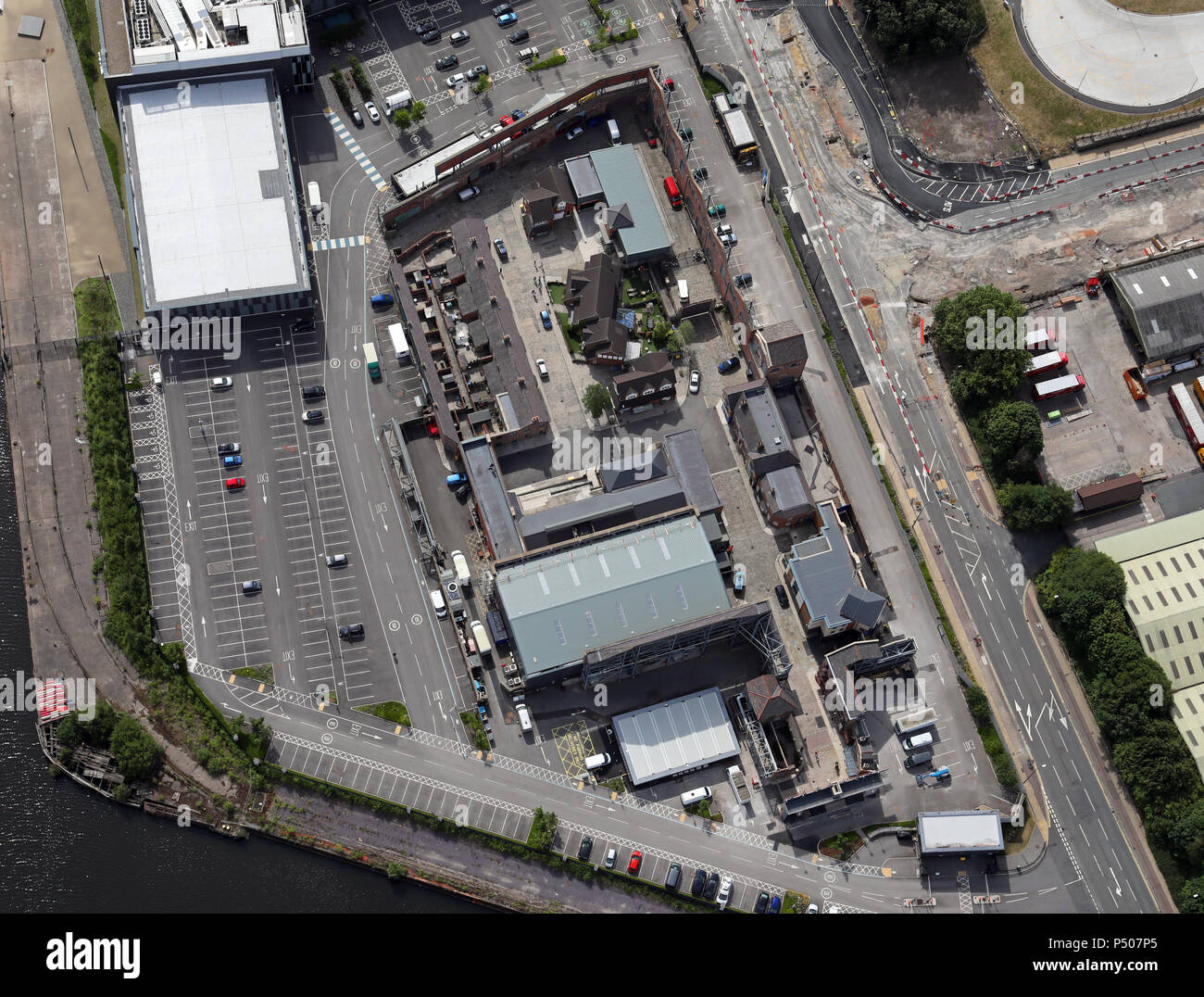 Verticale vista aerea del Coronation Street televisore, Salford, Manchester, Regno Unito Foto Stock