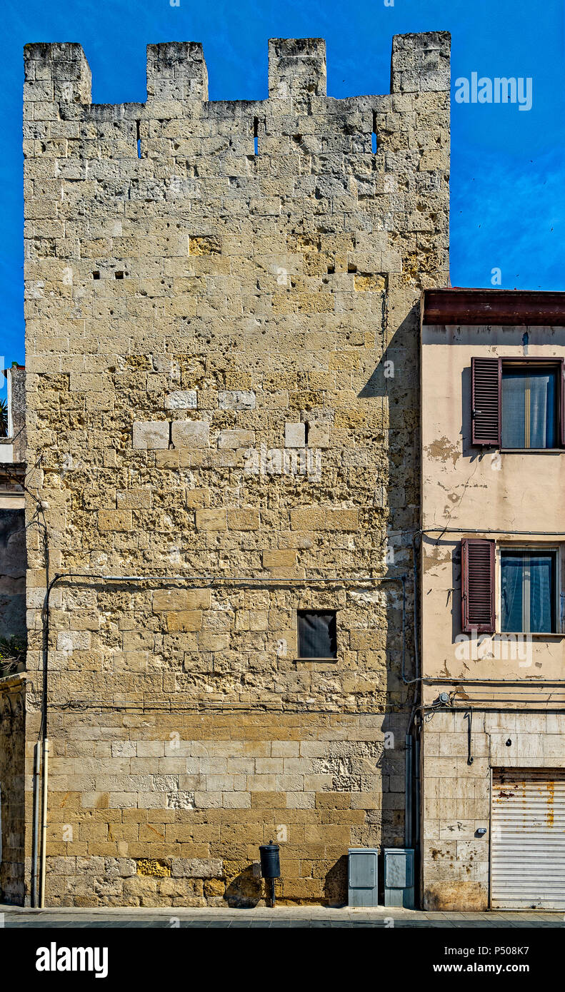 Italia Sardegna Sassari antiche mura in corso F.A. Vico Foto Stock