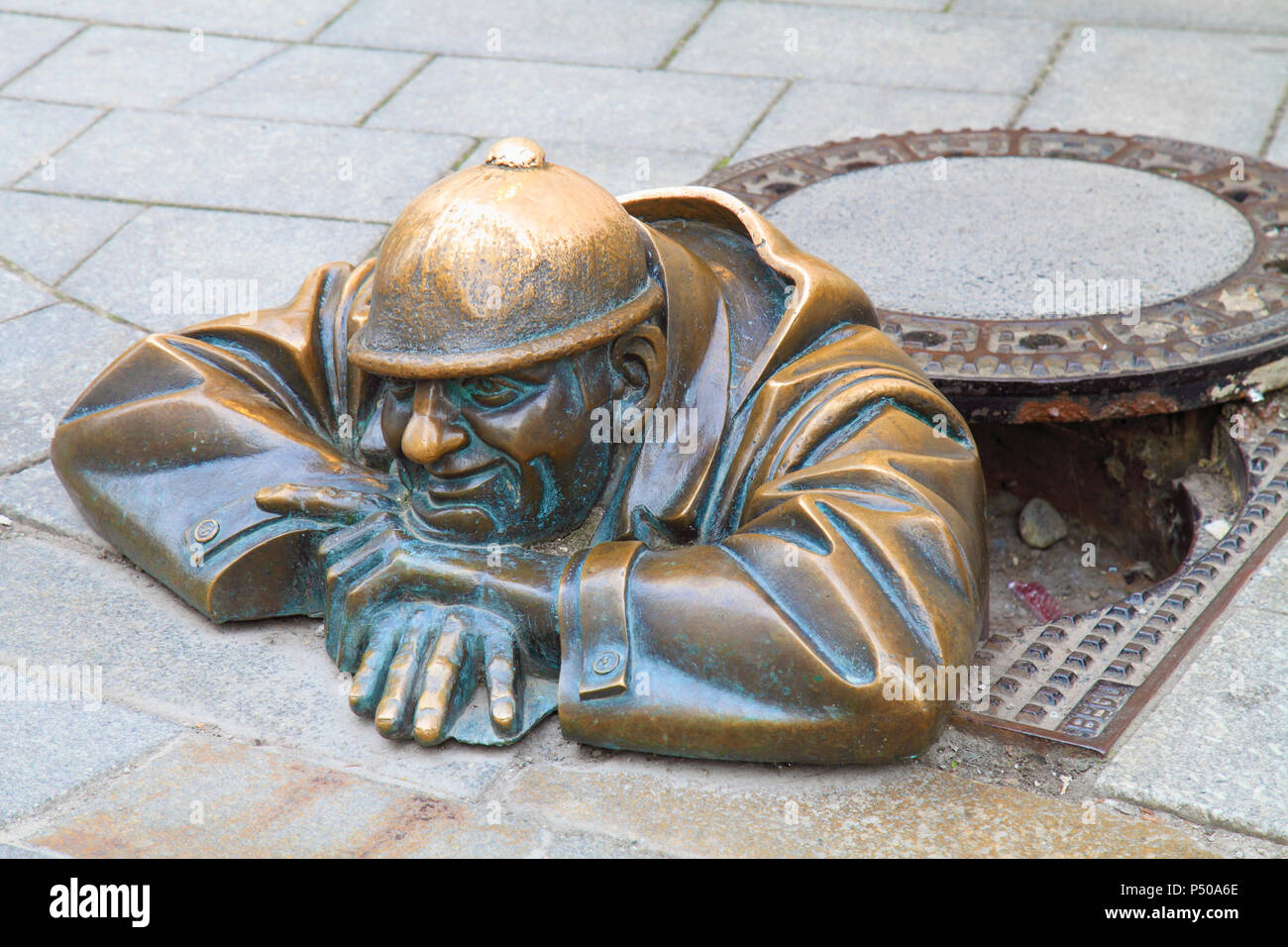 La Slovacchia, Bratislava, Uomo al lavoro, statua, Foto Stock