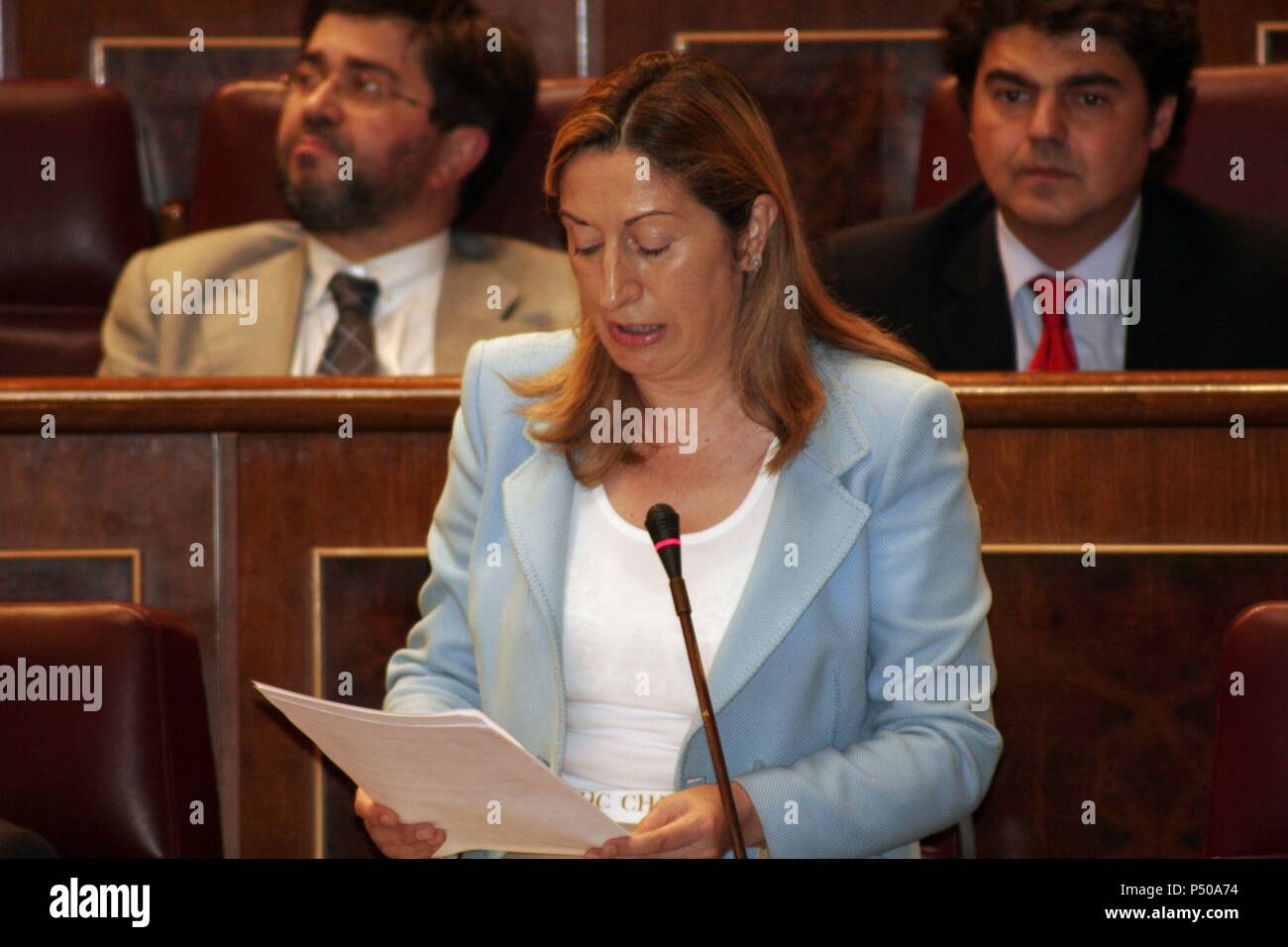 ANA MARIA PASTOR JULIAN (1957). Política española perteneciente al Partido Popular. Ministra de Sanidad y Consumo del 2002 al 2004, duranti el segundo mandato de José María Aznar. Ana María Pastor realizando n.a. intervención como miembro de la oposición en el Congreso de los Diputados. Fotografía del 2005. (Gobierno José Luis Rodríguez Zapatero). España. Foto Stock