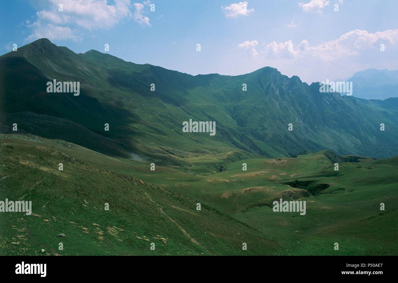 FRANCIA. Panorámica del LLANO DE CHARACOU desde el Col d'Iseye. Accous. Pirineo Francés. Foto Stock