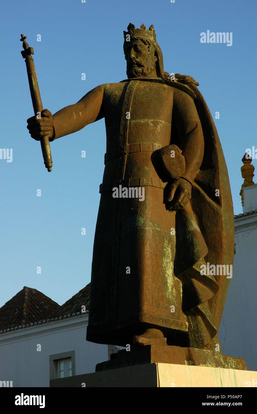 Afonso III del Portogallo (1210-1279). Il re del Portogallo. Statua. Faro. Algarve. Il Portogallo. Foto Stock