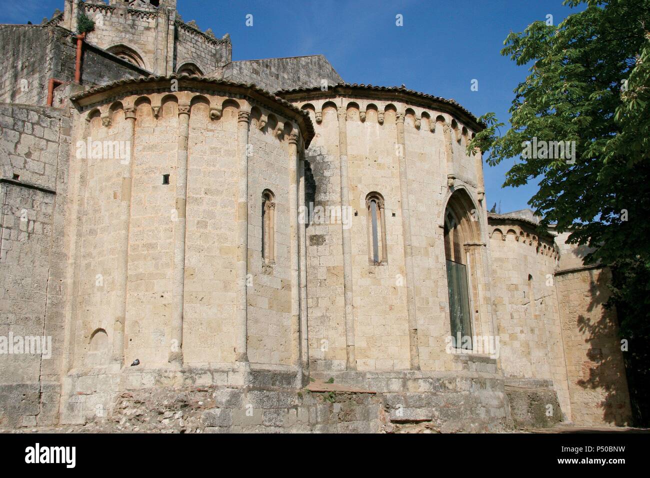 Arte romanica. Il Royal Monastero benedettino di Sant Cugat. Mi è stato costruito tra il IX ed il XIV secolo. Vista del apsis. Sant Cugat del Valles. Provincia di Barcellona. La Catalogna. Spagna. Foto Stock