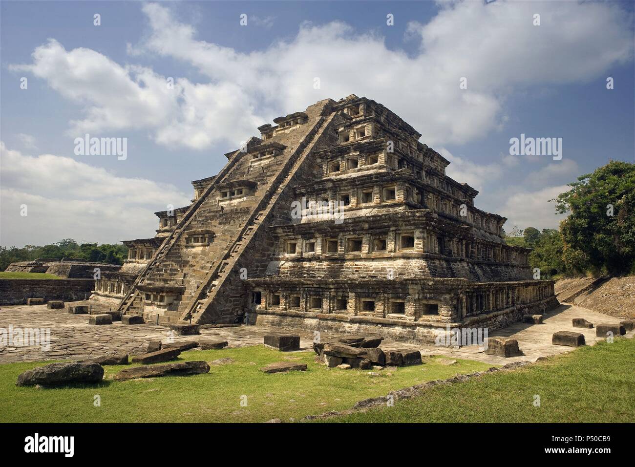 Messico. Sito archeologico di El Tajin. Fondata nel IV secolo, ha raggiunto il suo massimo splendore tra 800 e 1200. Piramide delle nicchie. Vicino a Papantla. Veracruz Stato. Foto Stock
