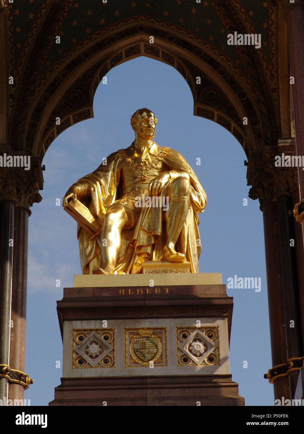 ALBERTO DE SAJONIA-COBURGO-Gotha (1819-1861). Esposo y Príncipe consorte de la Reina Victoria I de Inglaterra. S. XIX. Estatua en el 'Albert Memorial', situado en los jardines de Kensington, en Hyde Park. Londres. Inglaterra. Foto Stock