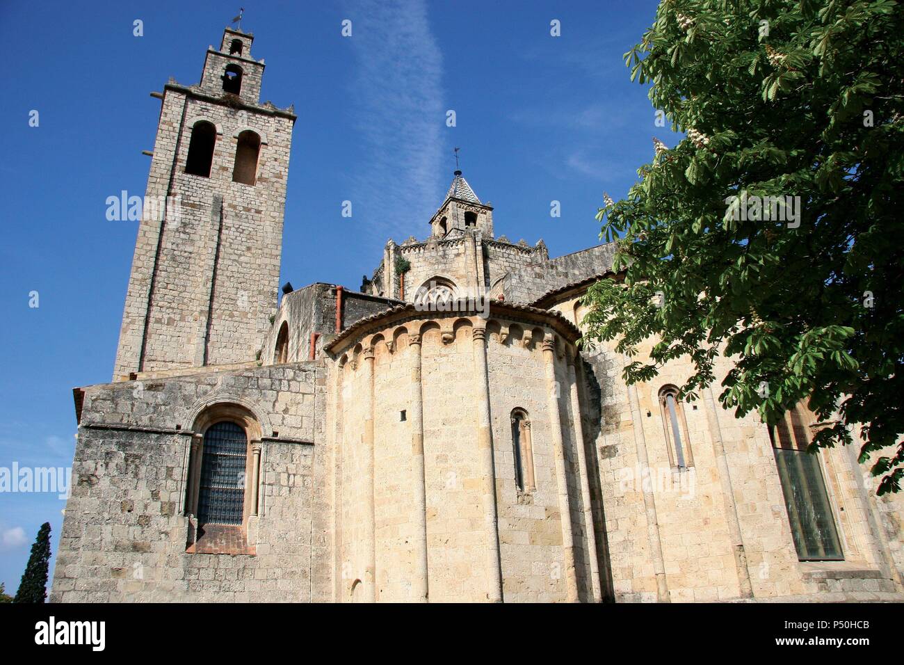 Il Royal Monastero benedettino di San Cugat, costruita tra il IX ed il XIV secolo. Il campanile e le absidi. Sant Cugat del Valles. Provincia di Barcellona. La Catalogna. Spagna. Foto Stock