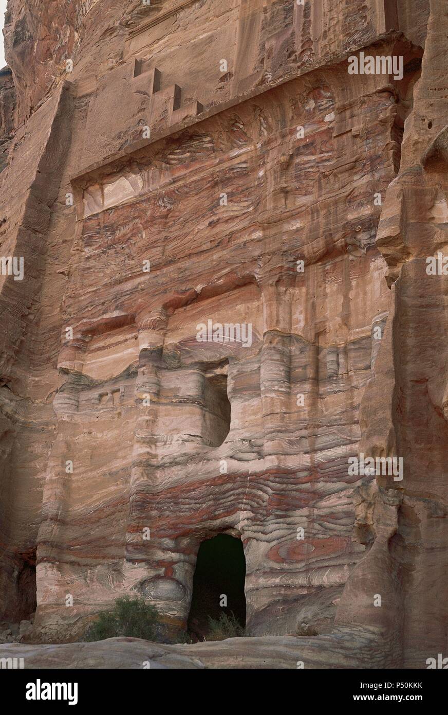 La Tomba di seta. Facciata ellenistica. Petra. La Giordania. Foto Stock