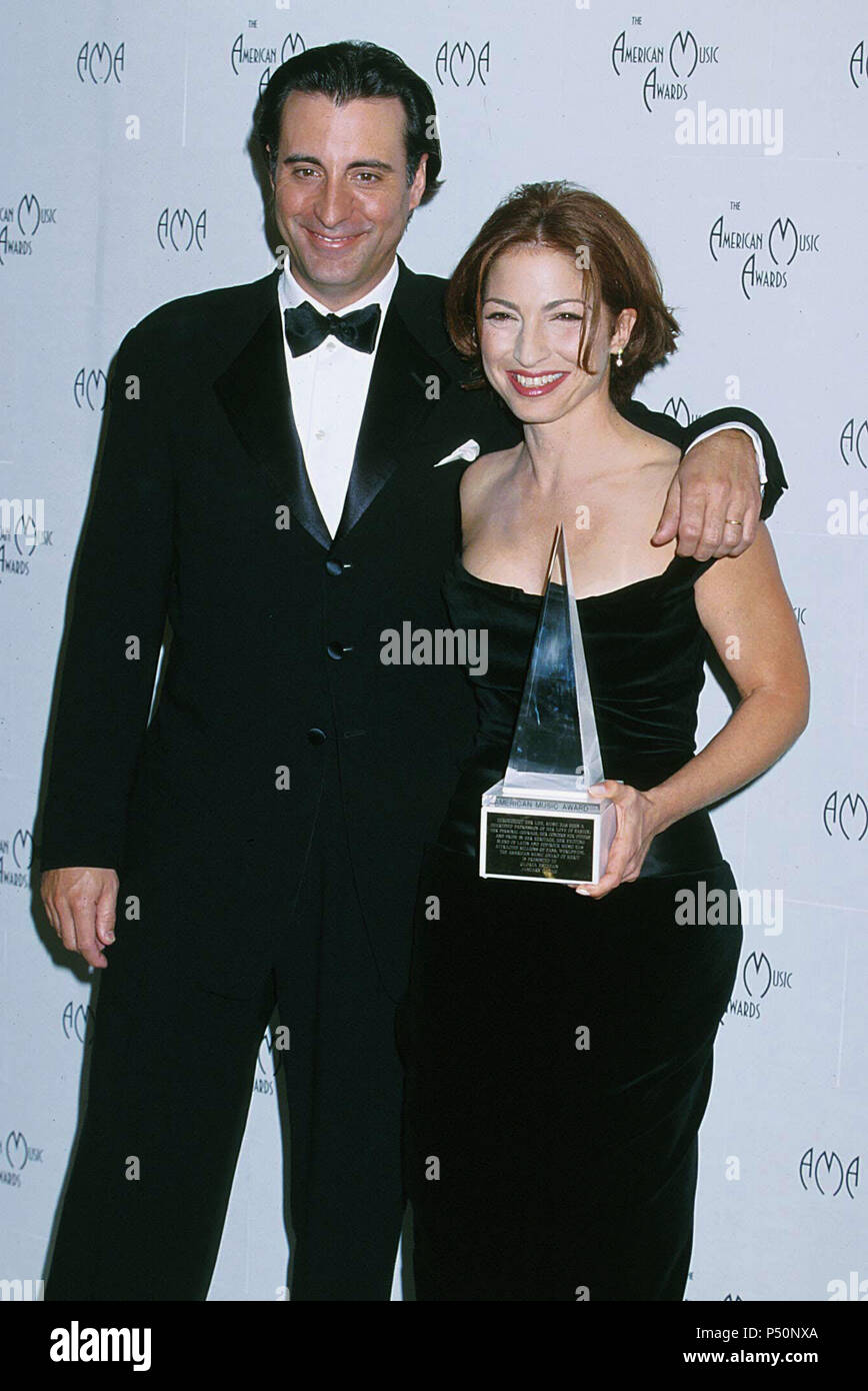 - Gloria Estefan & Andy Garcia.jpgEstefan Gloria & Andy Garcia evento nella vita di Hollywood - California, tappeto rosso Evento, STATI UNITI D'AMERICA, industria cinematografica, celebrità, fotografia, Bestof, arte cultura e intrattenimento, Topix celebrità moda, migliori della vita di Hollywood, evento nella vita di Hollywood - California, backstage trofeo, premi mostra, movie celebrità, personaggi televisivi, musica celebrità, Topix, Bestof, arte cultura e intrattenimento, fotografia, inchiesta tsuni@Gamma-USA.com , Tsuni Credito / USA, 2000-2001-2002-2003-2004-2005-2006-2007-2008-2009 Foto Stock
