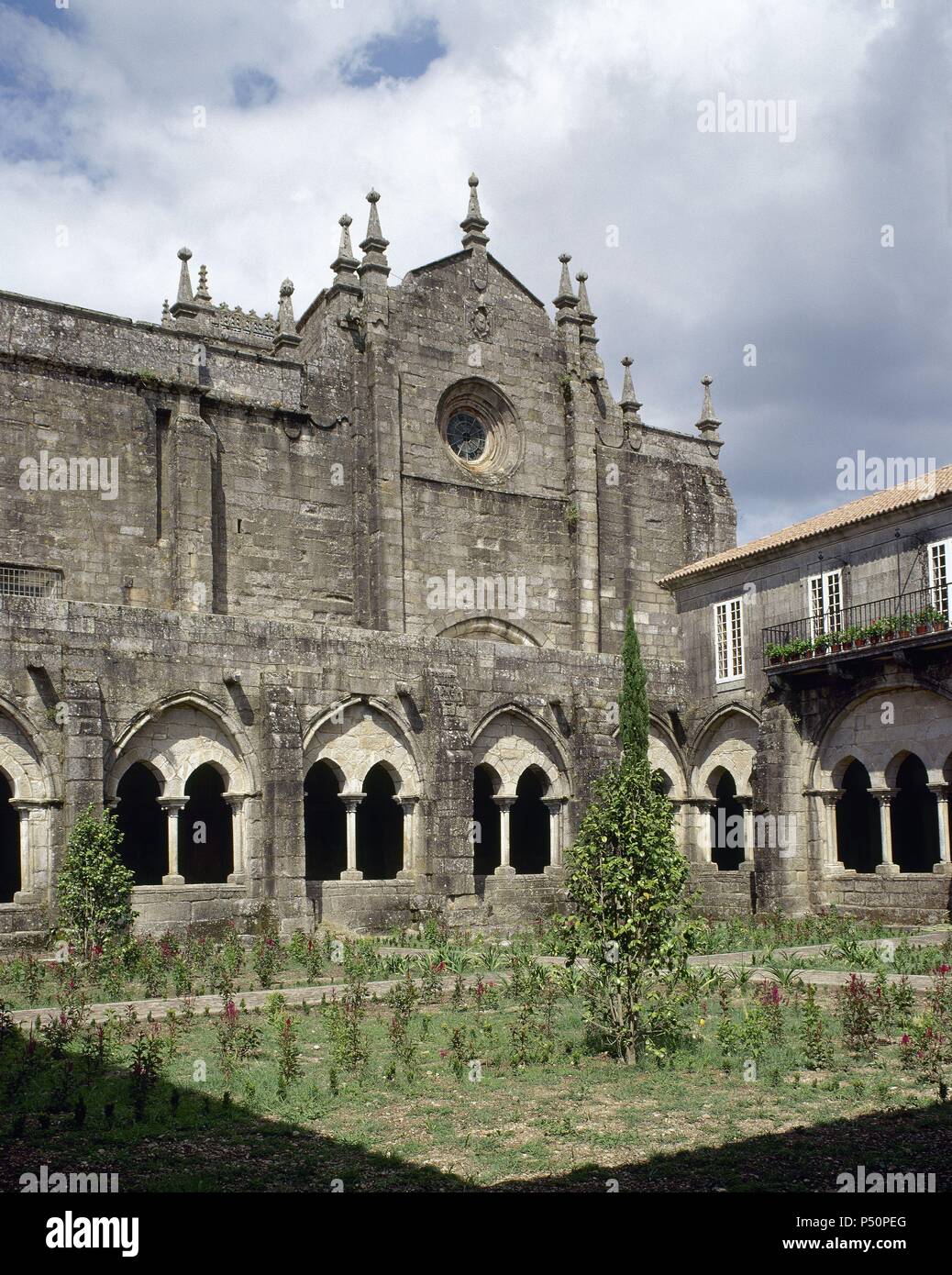 Spagna. La Galizia. Tui. Cattedrale. Xii-XIII secolo. Chiostro di dettaglio del. Gotica architettura cistercense. Foto Stock