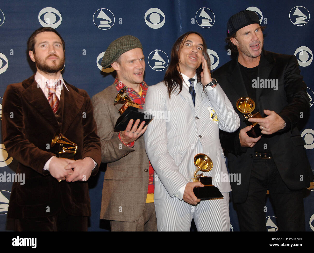 Red Hot Chili Peppers dietro le quinte 49th Annual Grammy alla Staples Center di Los Angeles. Febbraio 11, 2007. Il contatto visivo di mezza lunghezza sorriso trophy - RedHotChiliPepper 150.jpgRedHotChiliPepper 150 evento nella vita di Hollywood - California, tappeto rosso Evento, STATI UNITI D'AMERICA, industria cinematografica, celebrità, fotografia, Bestof, arte cultura e intrattenimento, Topix celebrità moda, migliori della vita di Hollywood, evento nella vita di Hollywood - California, backstage trofeo, premi mostra, movie celebrità, personaggi televisivi, musica celebrità, Topix, Bestof, arte cultura e intrattenimento, fotografi Foto Stock