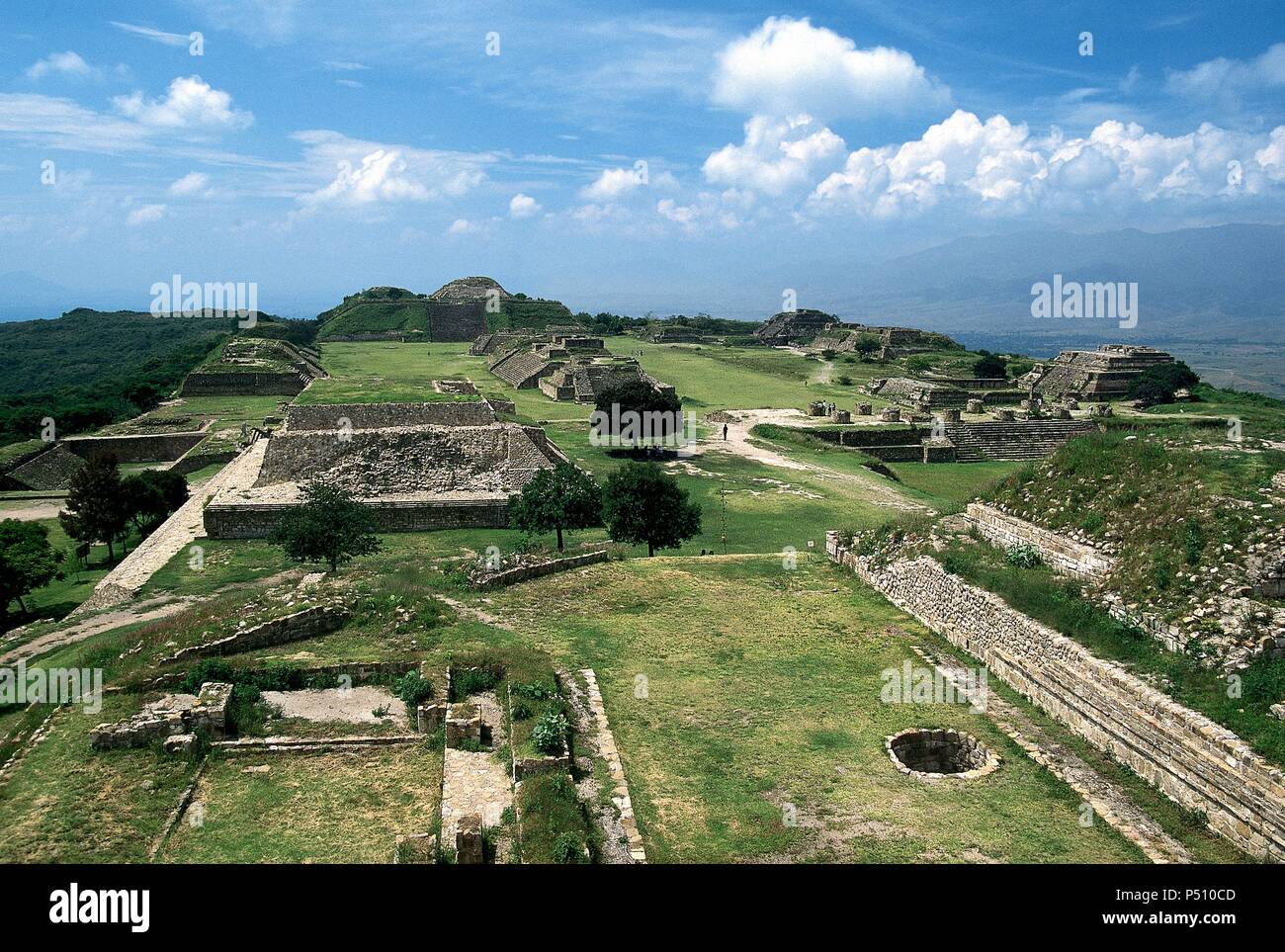 ARTE PRECOLOMBINO. MAYA. Messico. SITIO ARQUEOLOGICO DE MONTE ALBAN. Panorámica de LA GRAN PLAZA. La ciudad dati del 800 aC, posiblemente siendo la más antigua de América. OAXACA. Foto Stock